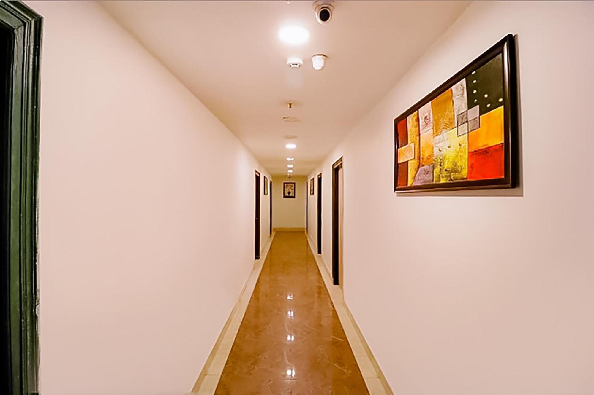 Royal - Vinod Nagar Hotel