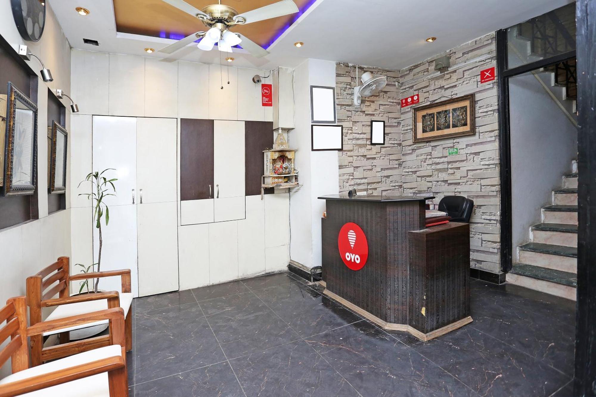 Oyo Flagship F Five Hotel 3*