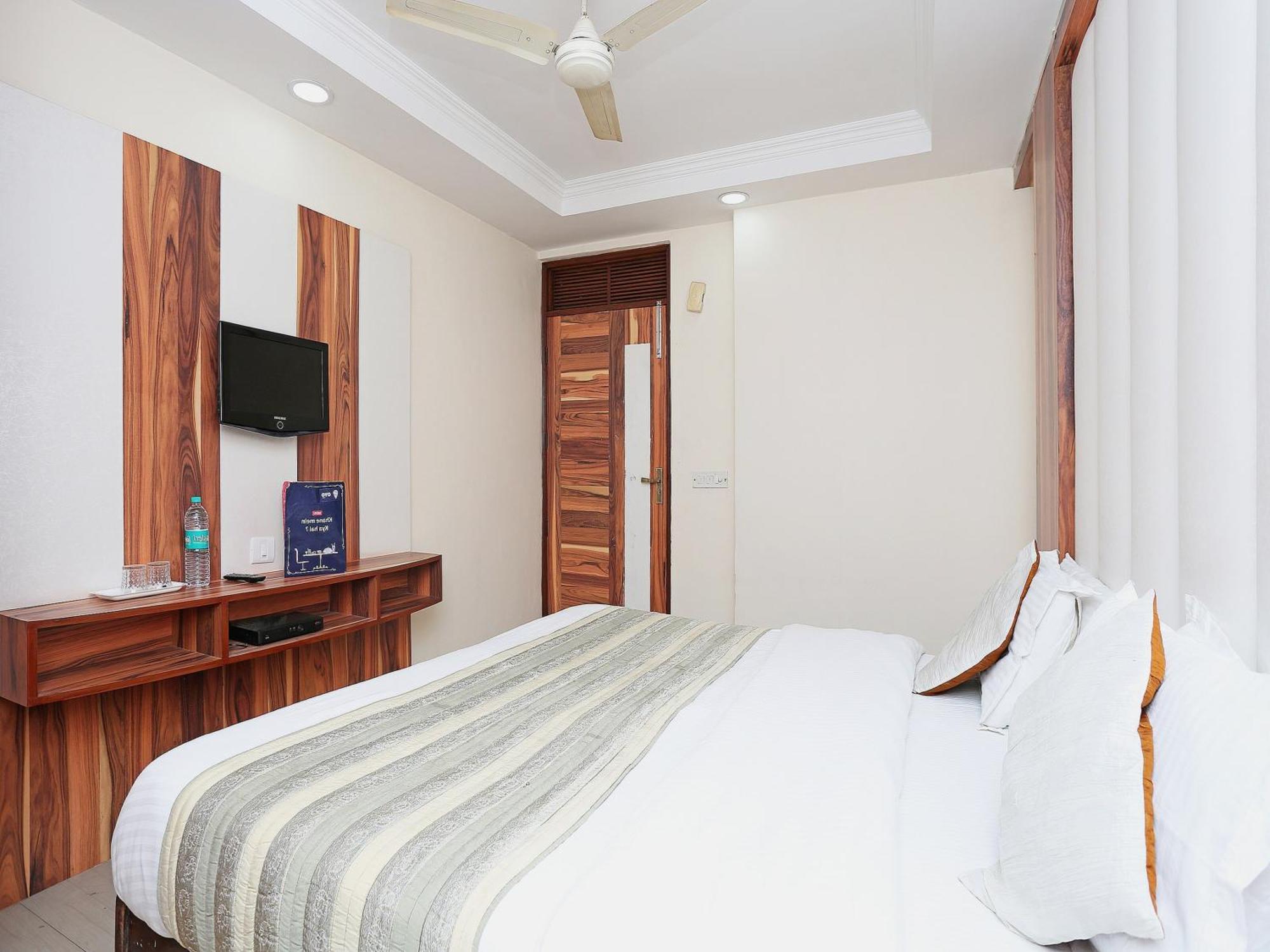 Hotel Oyo Flagship F Five 3*