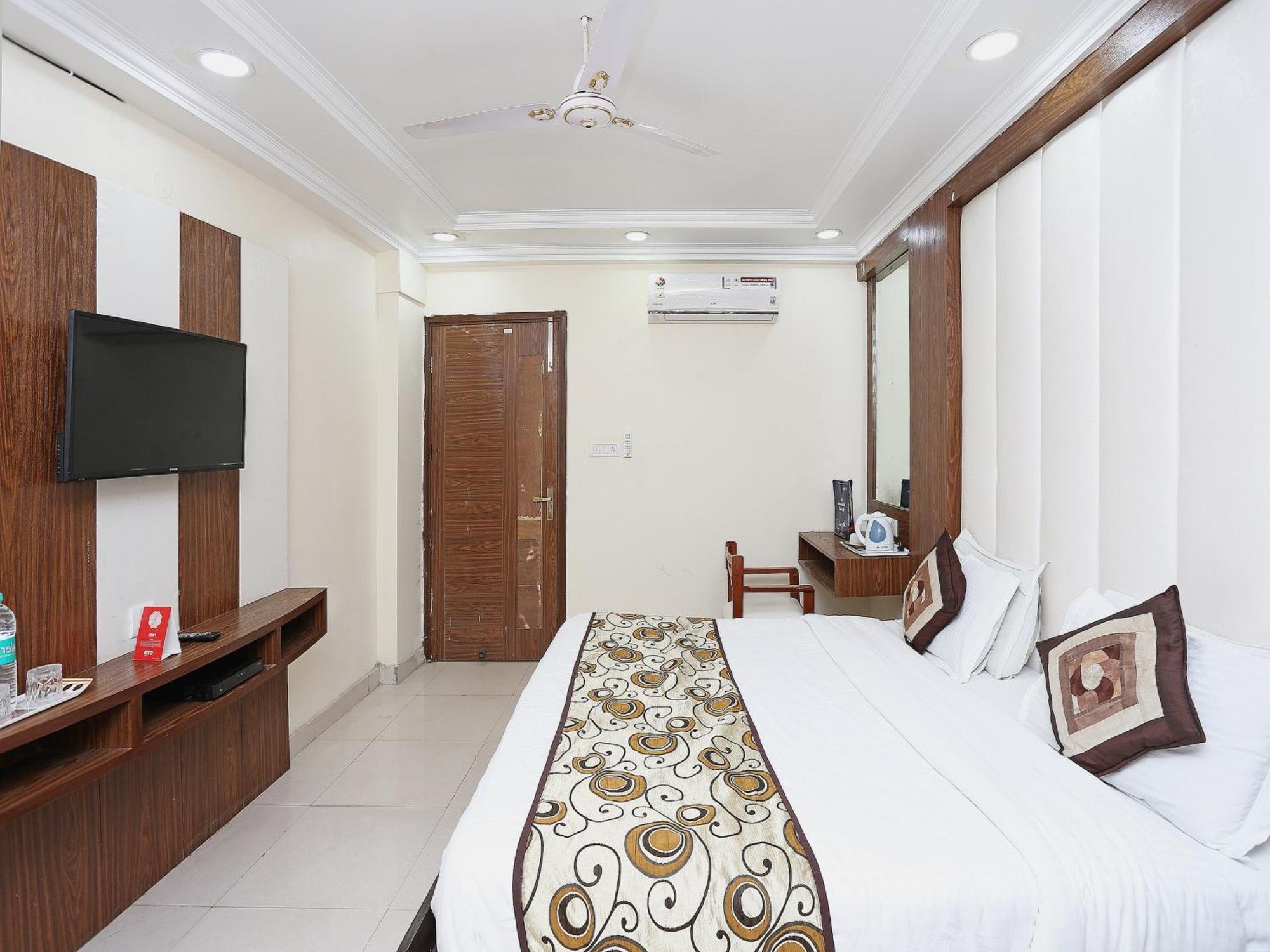 Oyo Flagship F Five Hotel