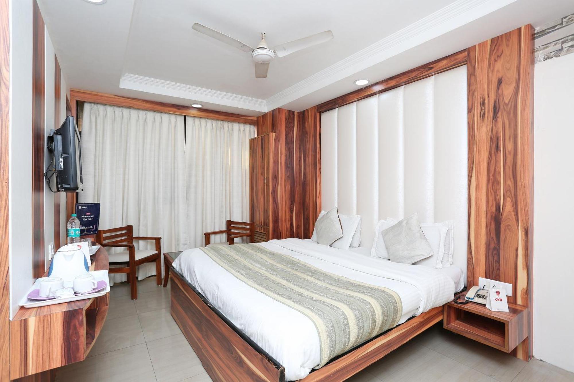 Hotel Oyo Flagship F Five 3*