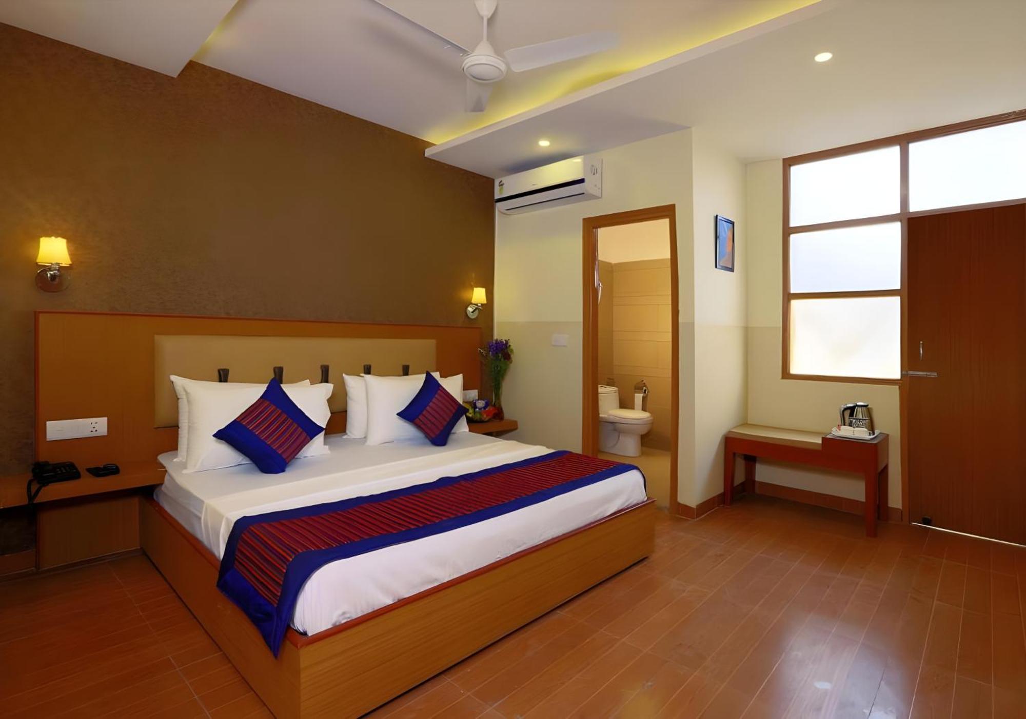Hotel Aeroporto Nearest Landmark Aerocity Delhi 3*