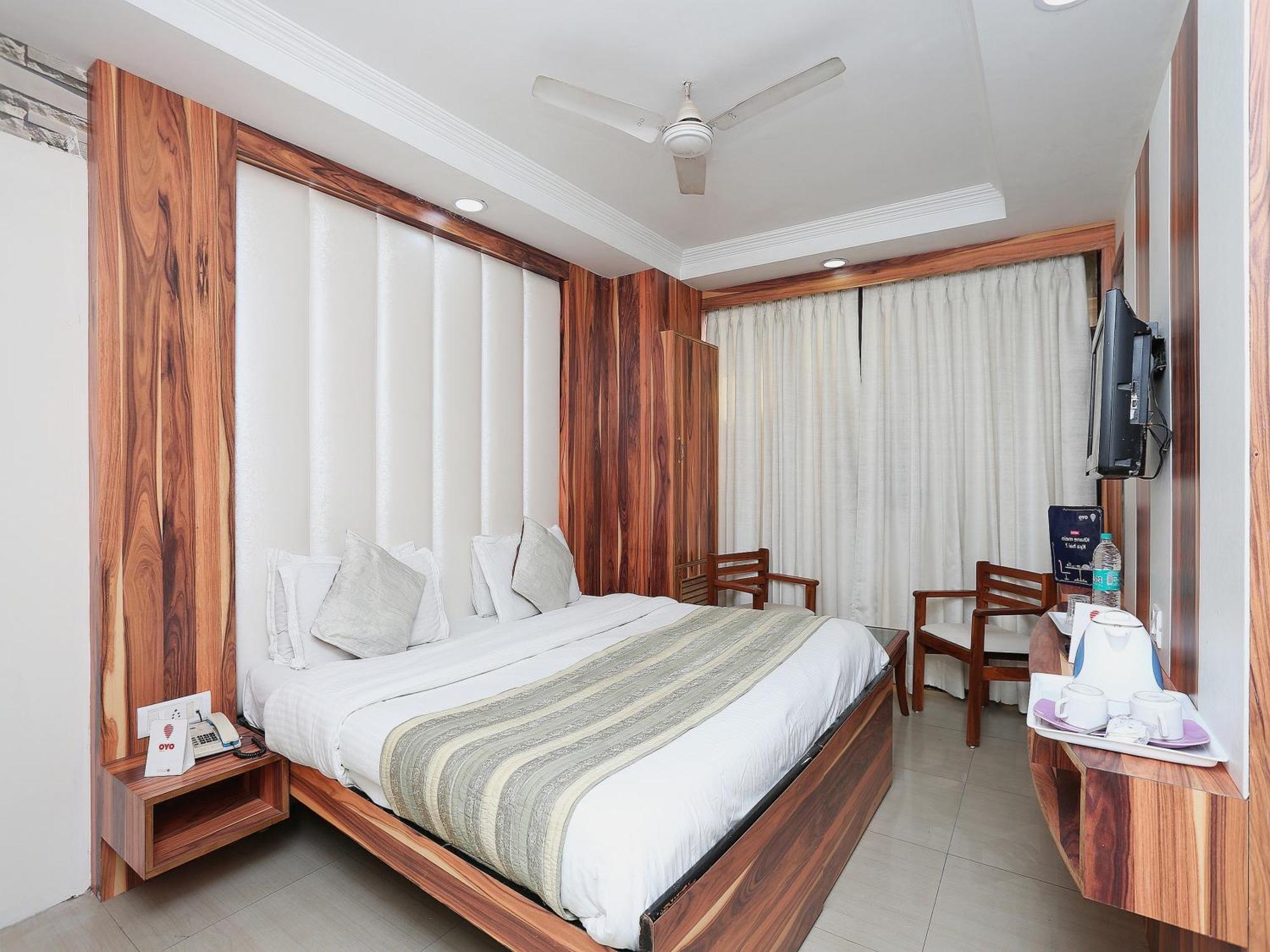 Oyo Flagship F Five Hotel 3*