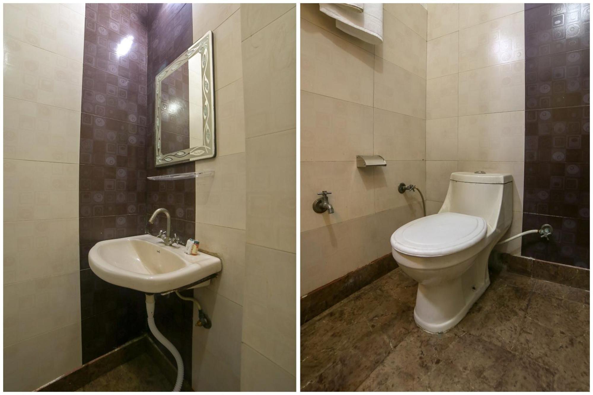 Oyo West Delhi Near Tdi Mall Hotel New Delhi