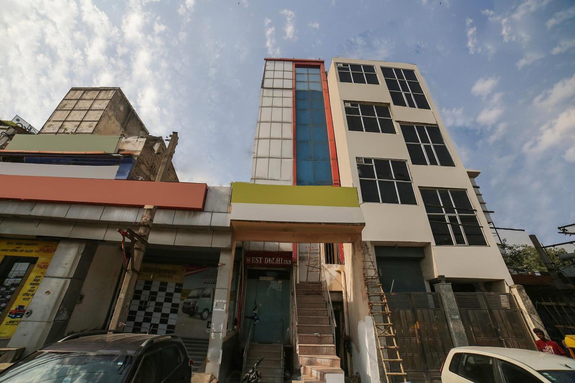 Hotel Oyo West Delhi Near Tdi Mall New Delhi