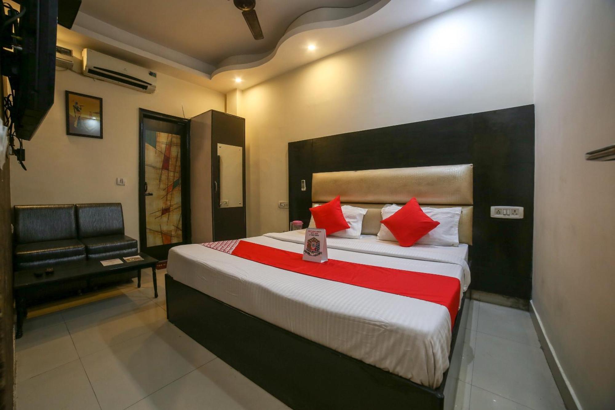 Oyo West Delhi Near Tdi Mall New Delhi