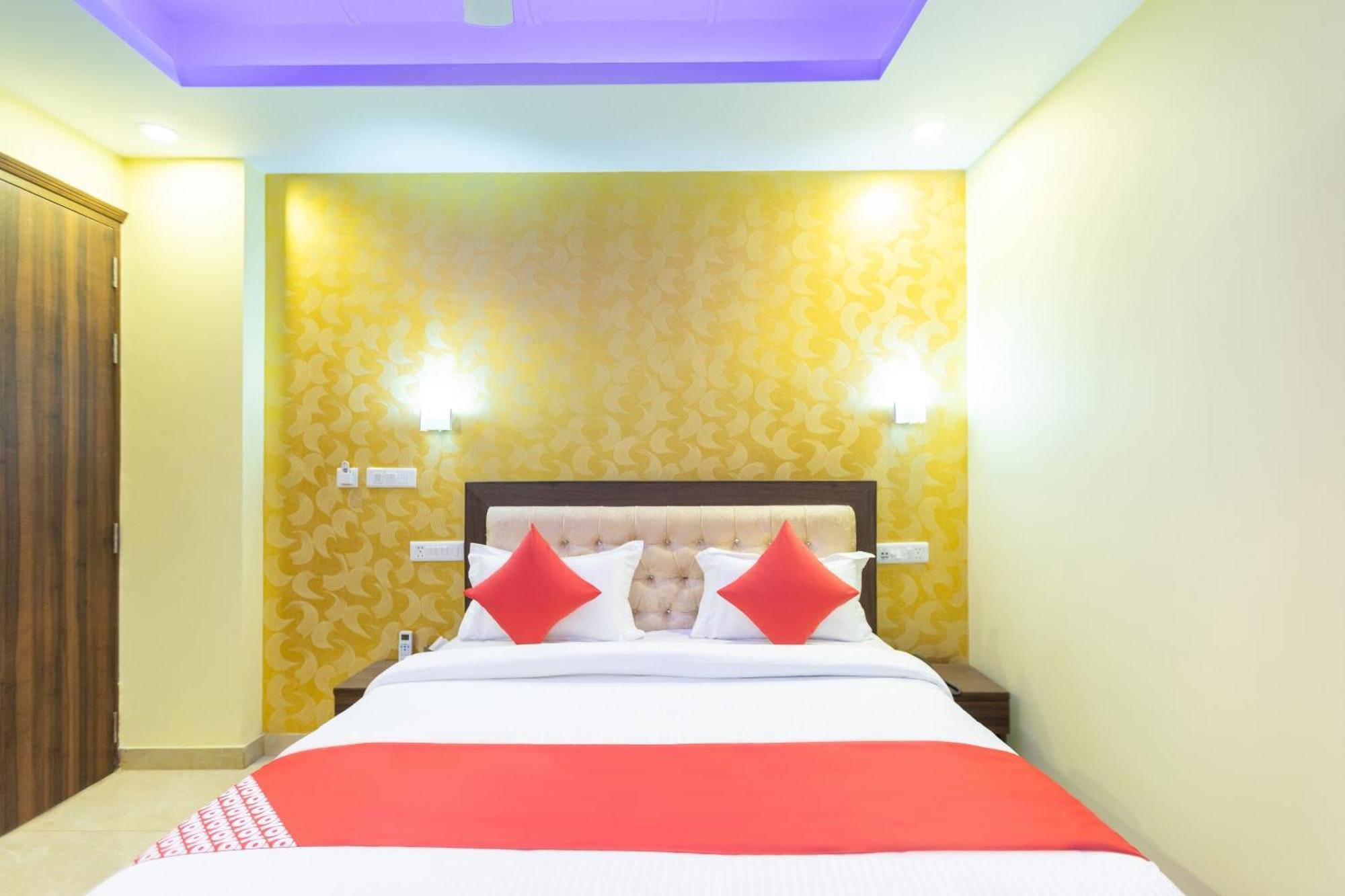 Super Oyo O Red Stone Hotel New Delhi