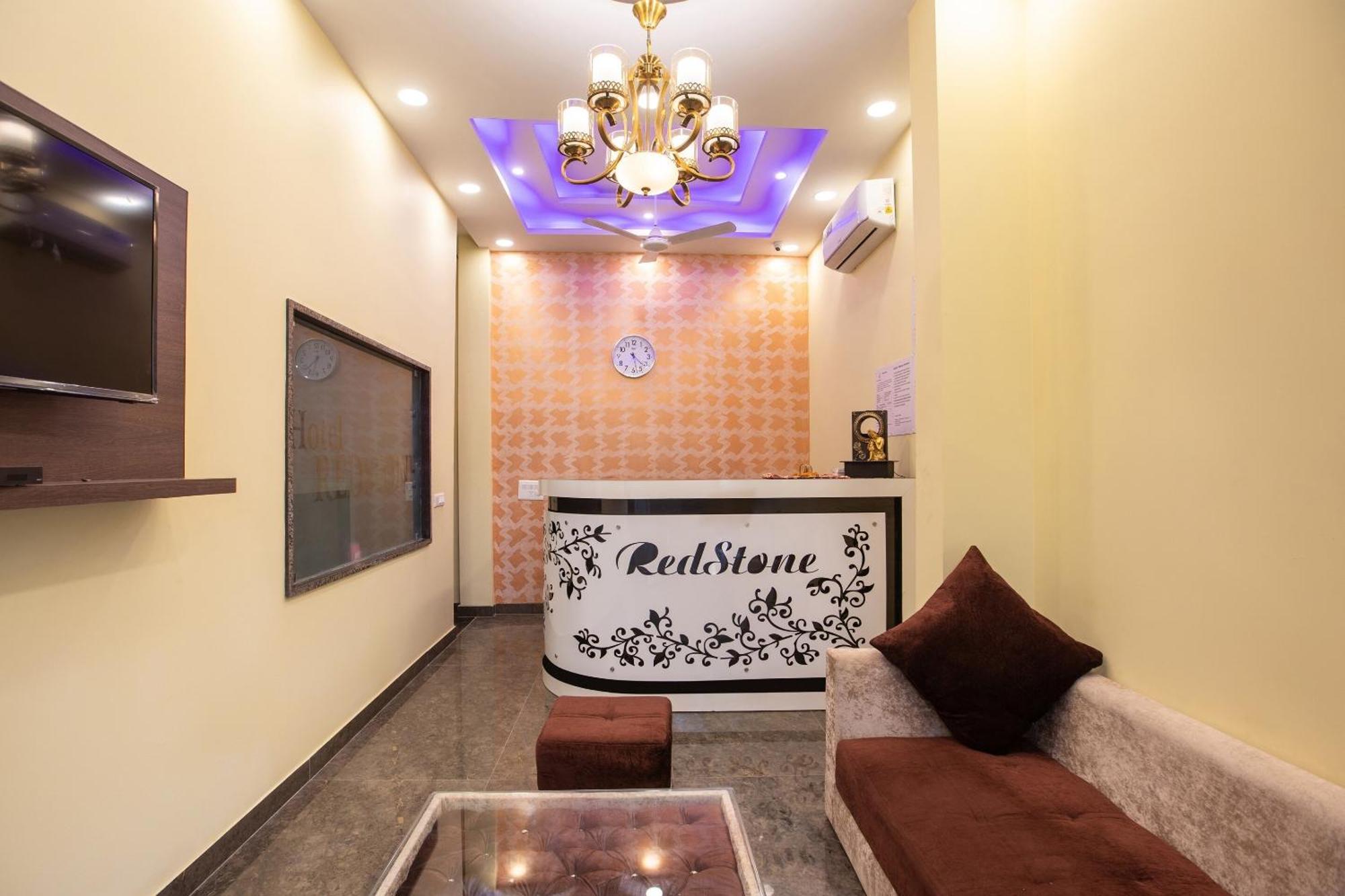 Super Oyo O Red Stone Hotel
