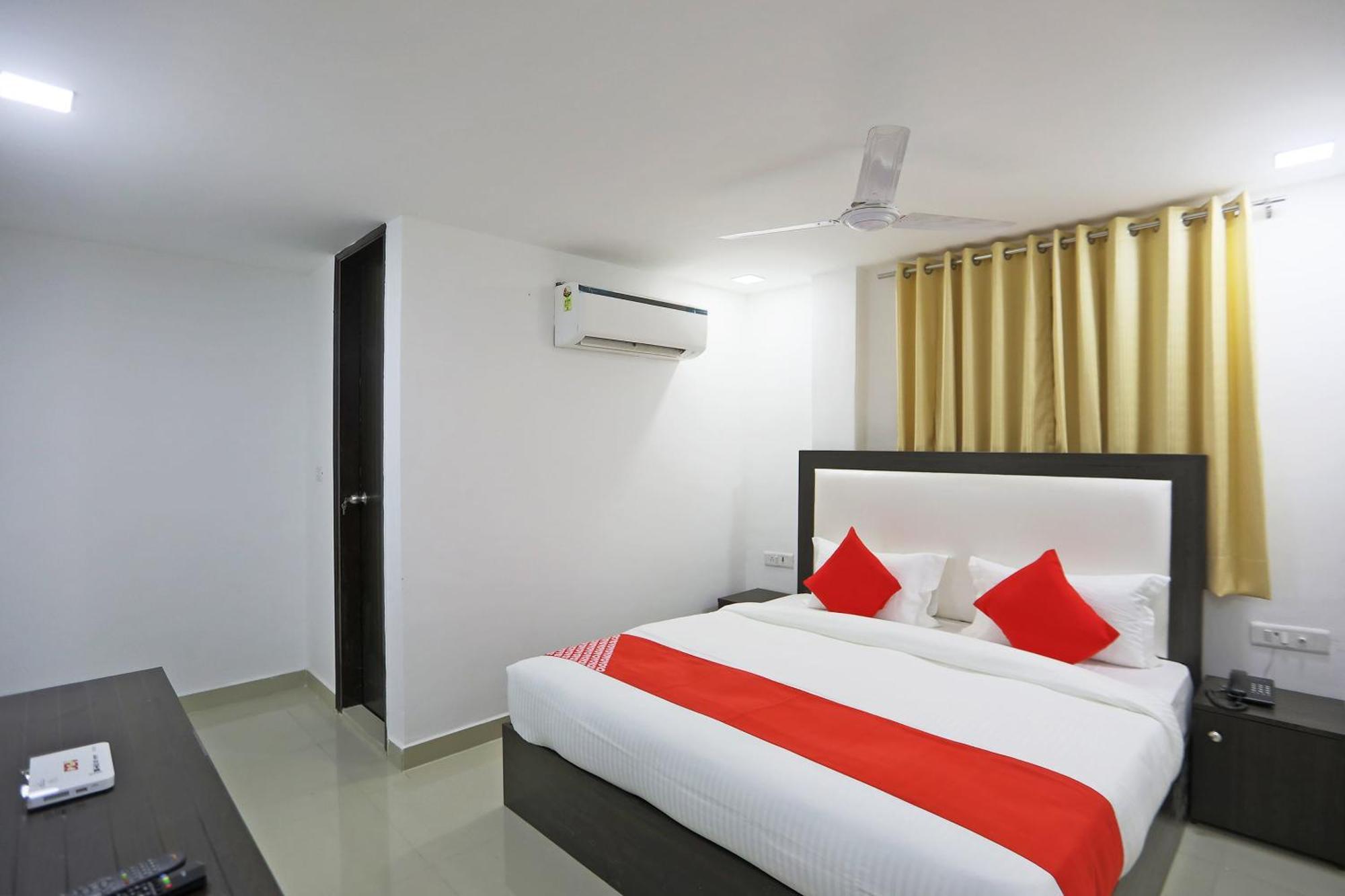 Townhouse South Lawn Hotel 3*
