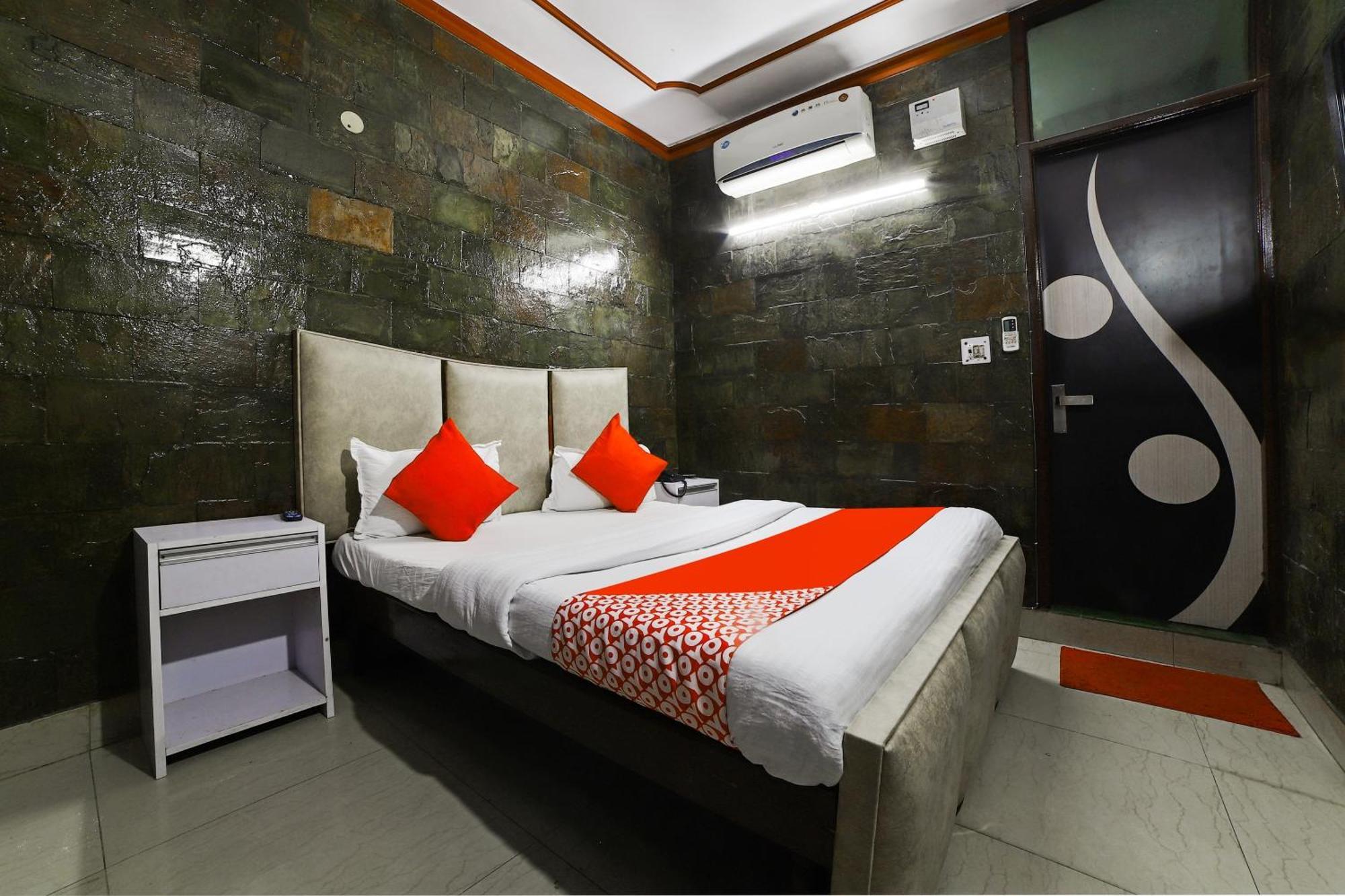 O Garg Hotel New Delhi