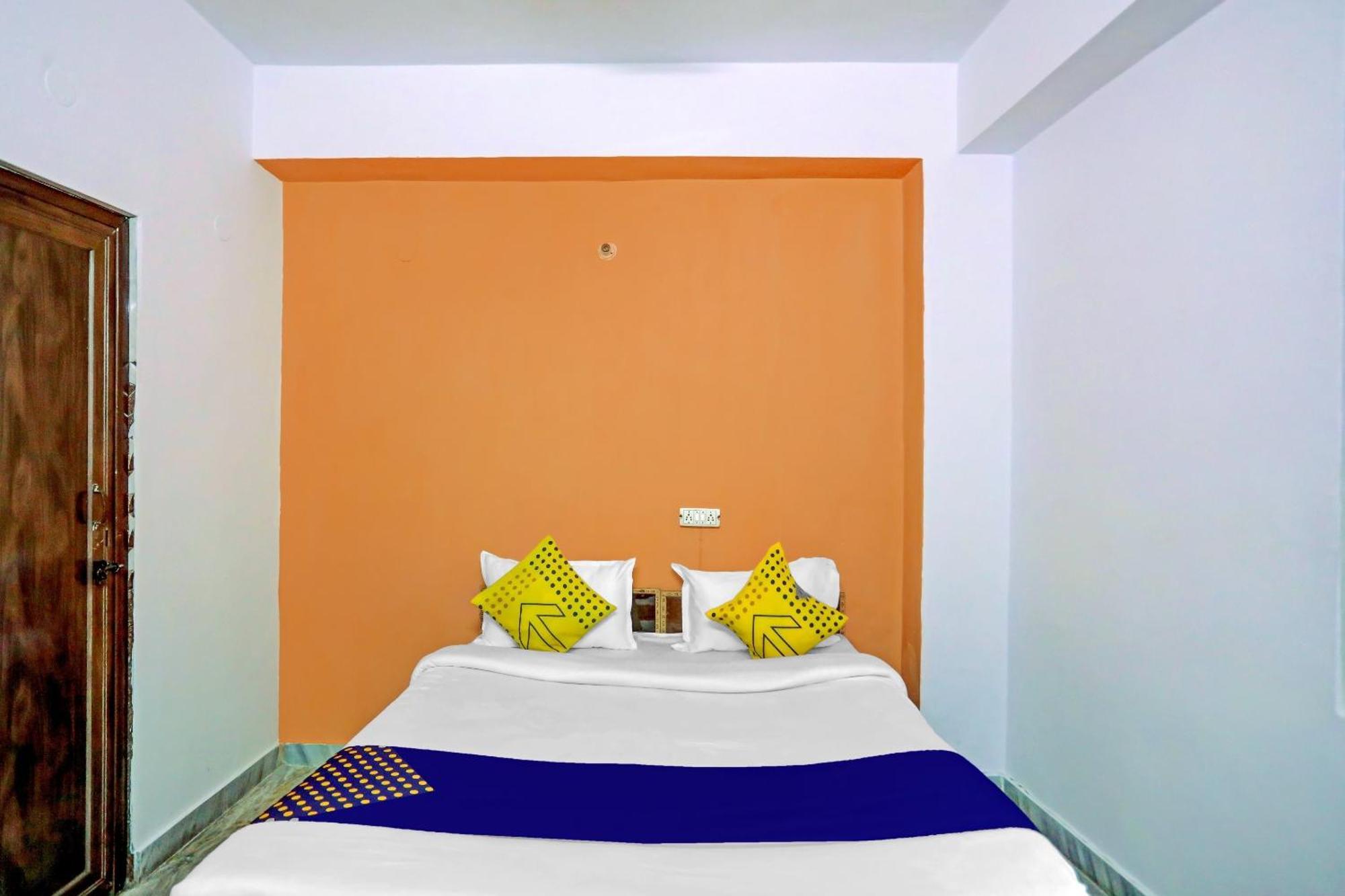 Spot On Raj Vip Near Worlds Of Wonder Hotel Kalkaji Devi