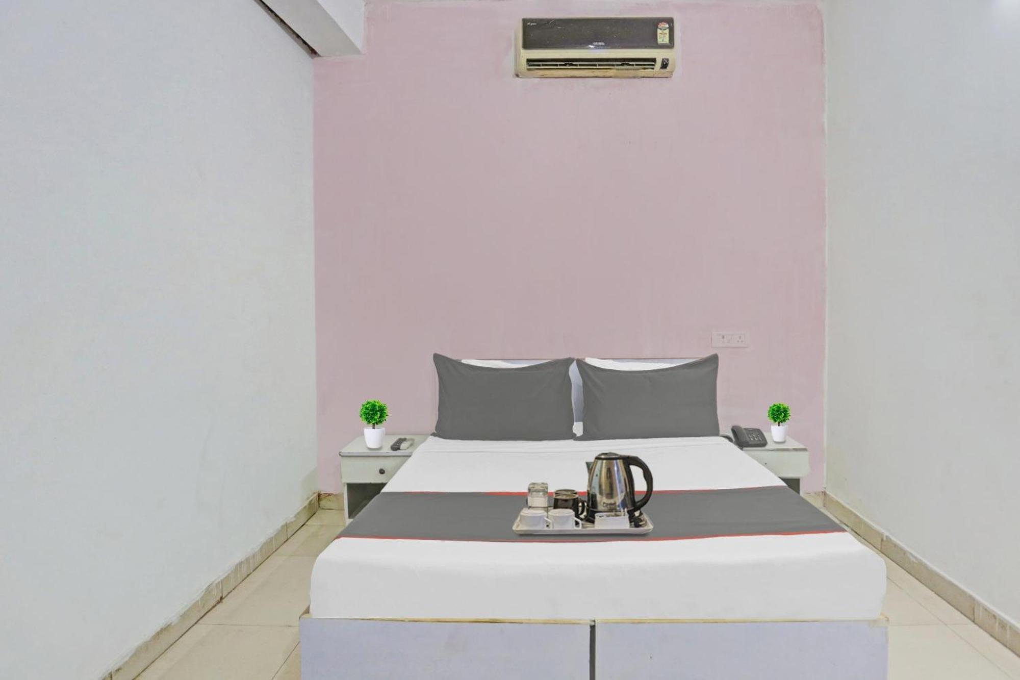 Hotel O Imperial Residency Near Dashrath Puri Metro Station
