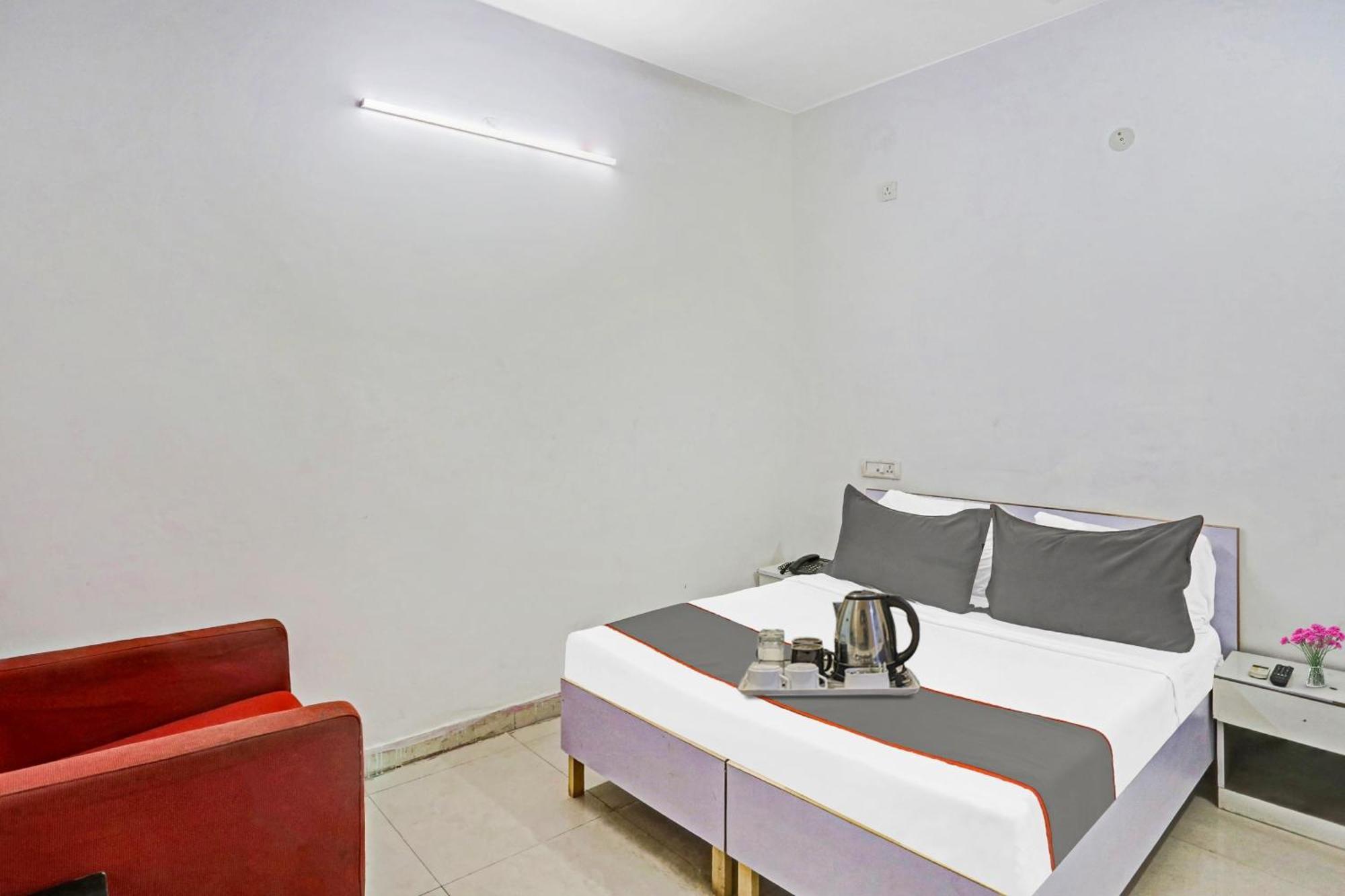 Hotel O Imperial Residency Near Dashrath Puri Metro Station New Delhi