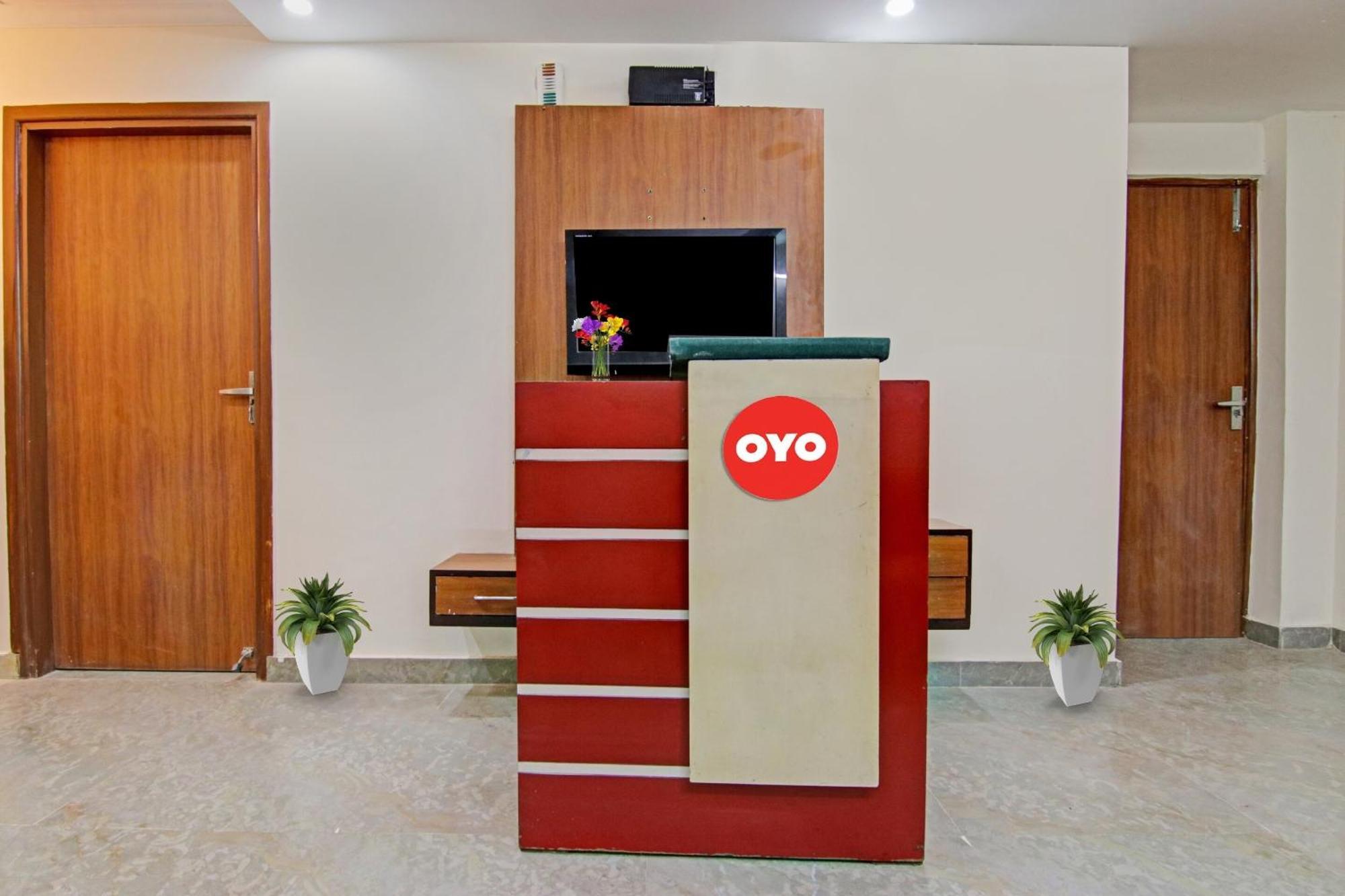Hotel O King Near Tdi Mall 4*