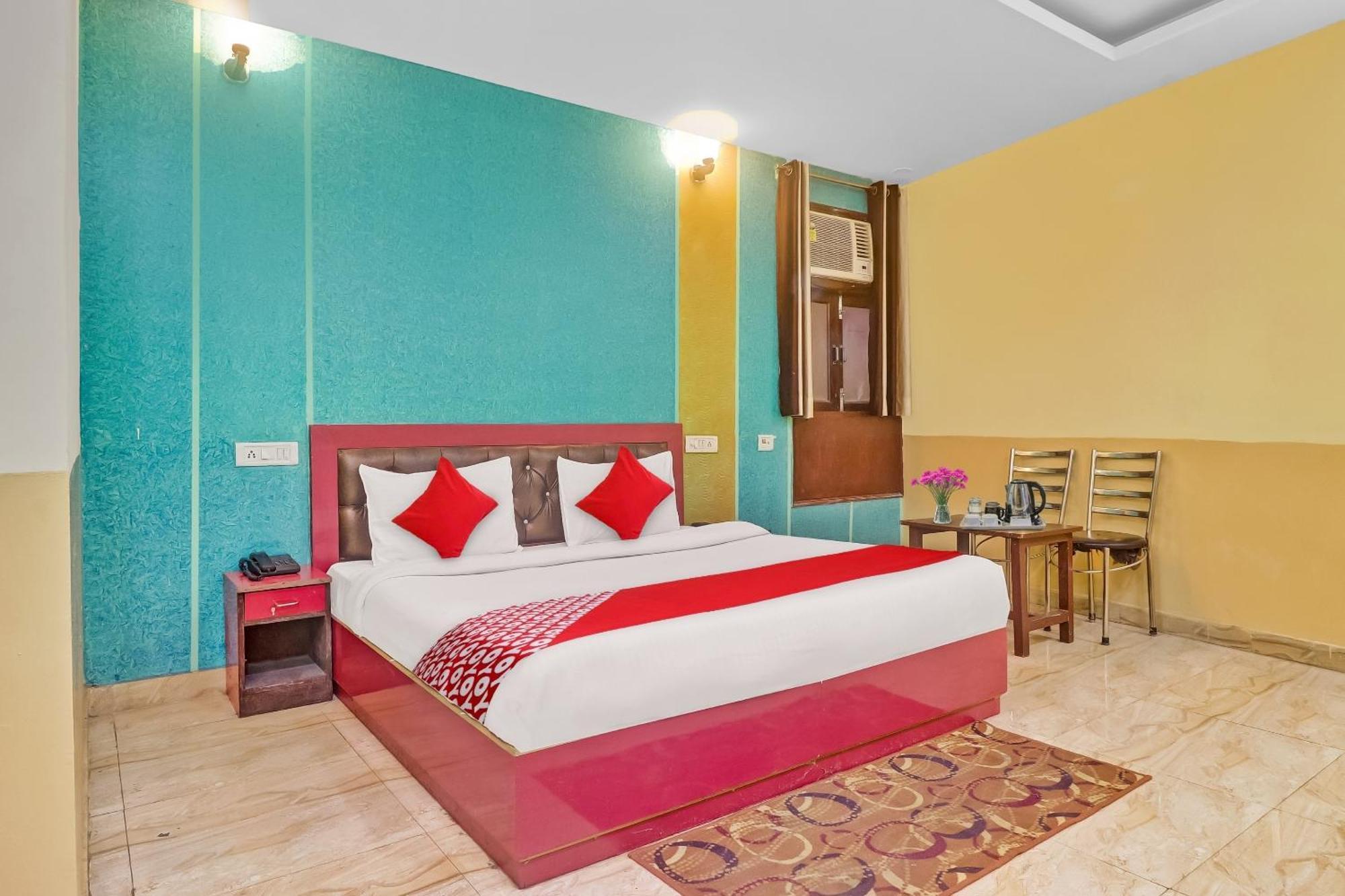 O Near Ambience Mall 3* New Delhi