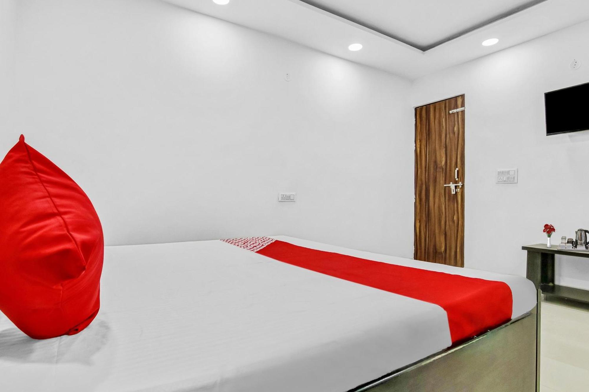 Hotel Flagship Secret Mirage Near Rithala Metro Station 4*