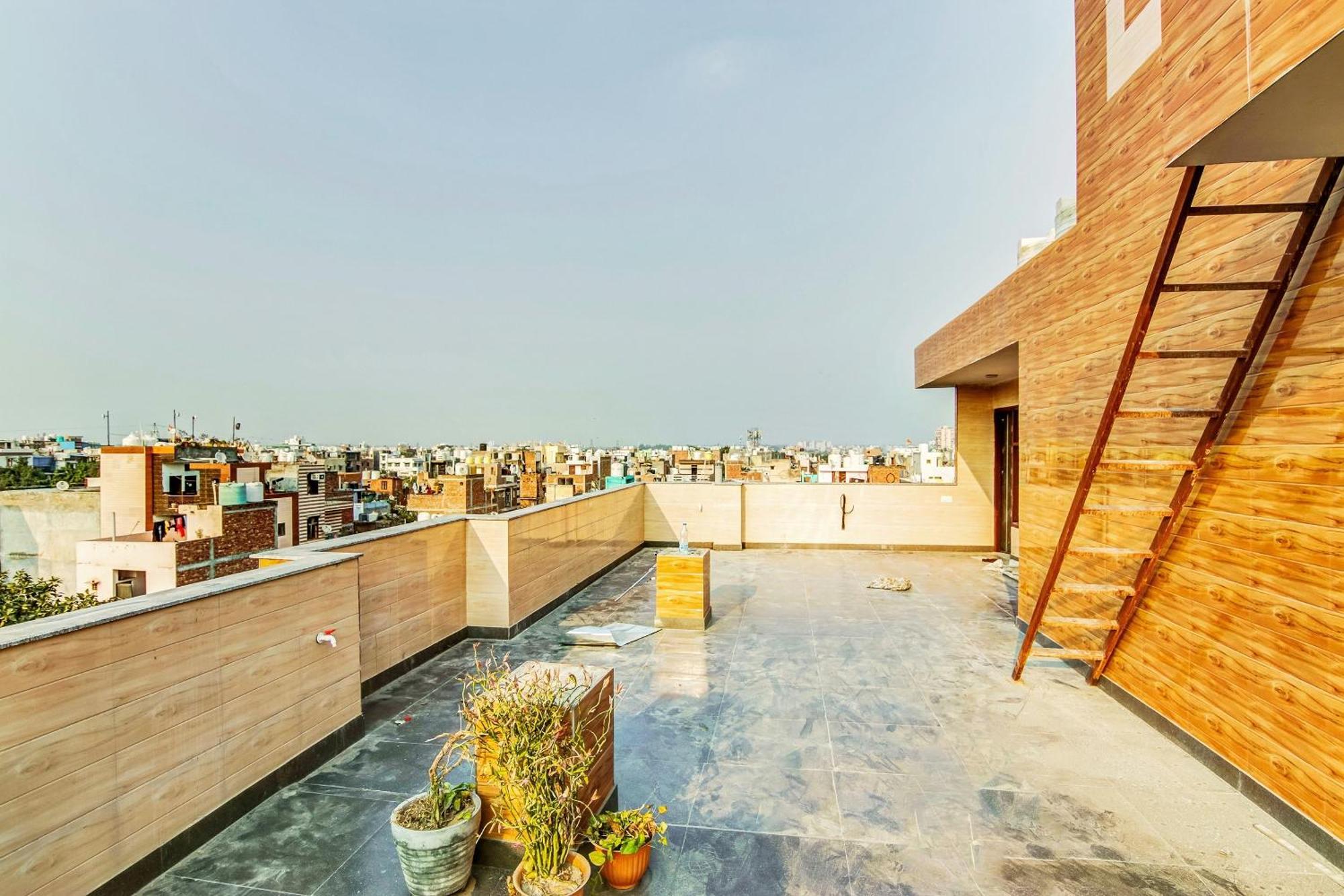 Hotel Flagship Secret Mirage Near Rithala Metro Station 4*