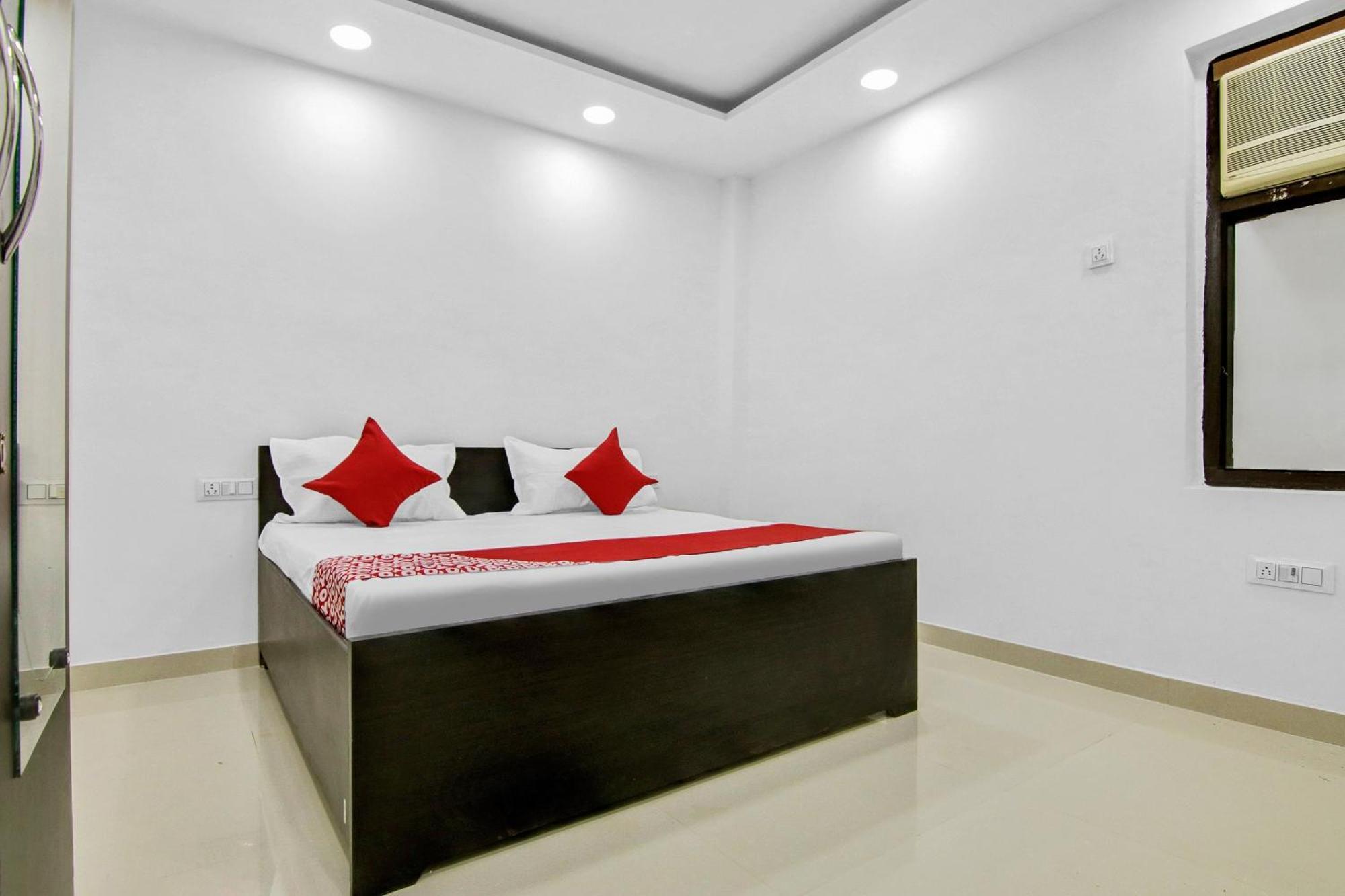 Flagship Secret Mirage Near Rithala Metro Station Hotel