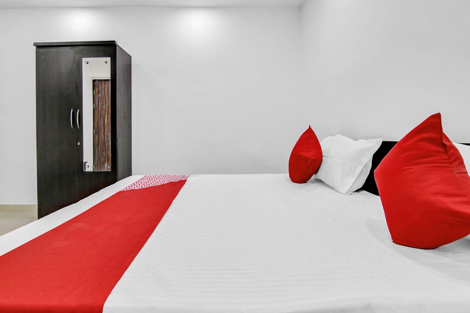 Flagship Secret Mirage Near Rithala Metro Station Hotel 4*