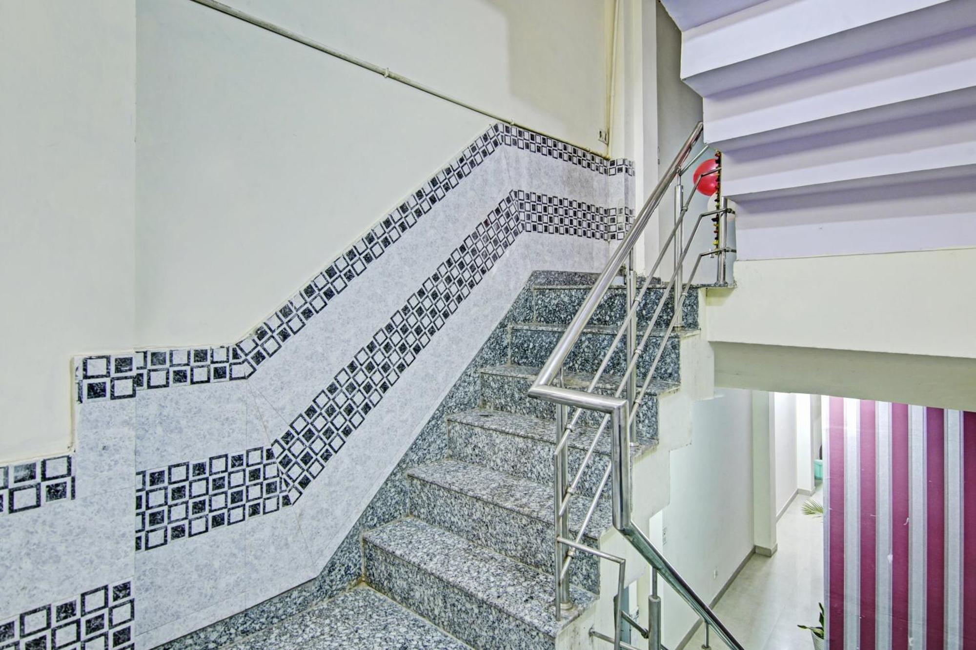 O Grow Near Shiv Mandir Hotel 3*