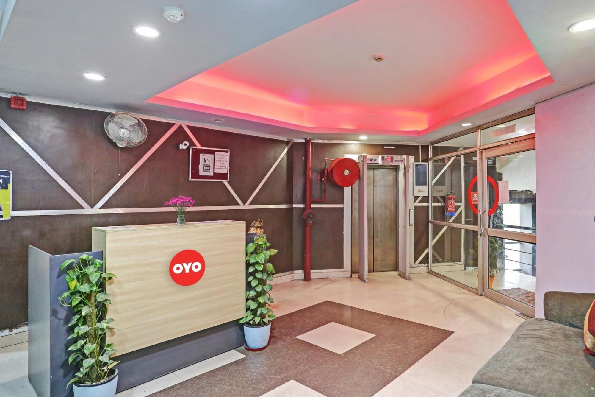 Hotel Oyo Flagship Red Near V3s Mall Nova Deli
