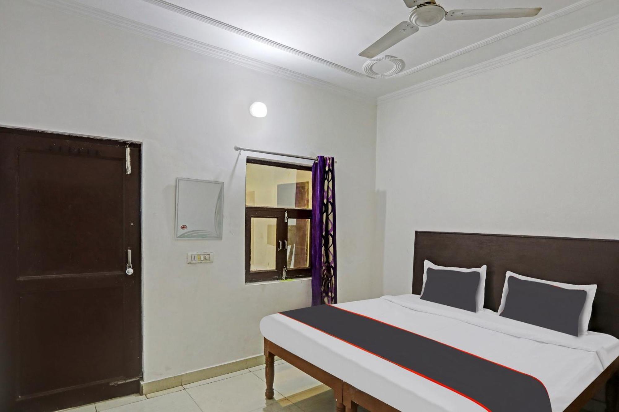 Collection O Mayank Near Iskcon Temple Noida Hotel Kālkāji Devi