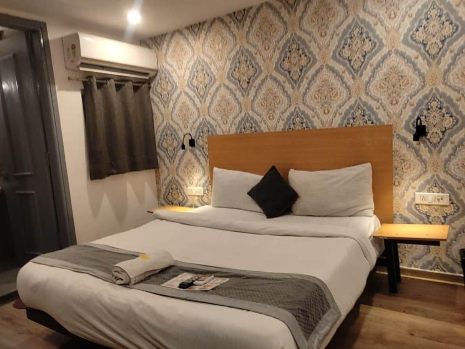 Hotel The Chaitanya Rohini Near Metro Station Sector 18