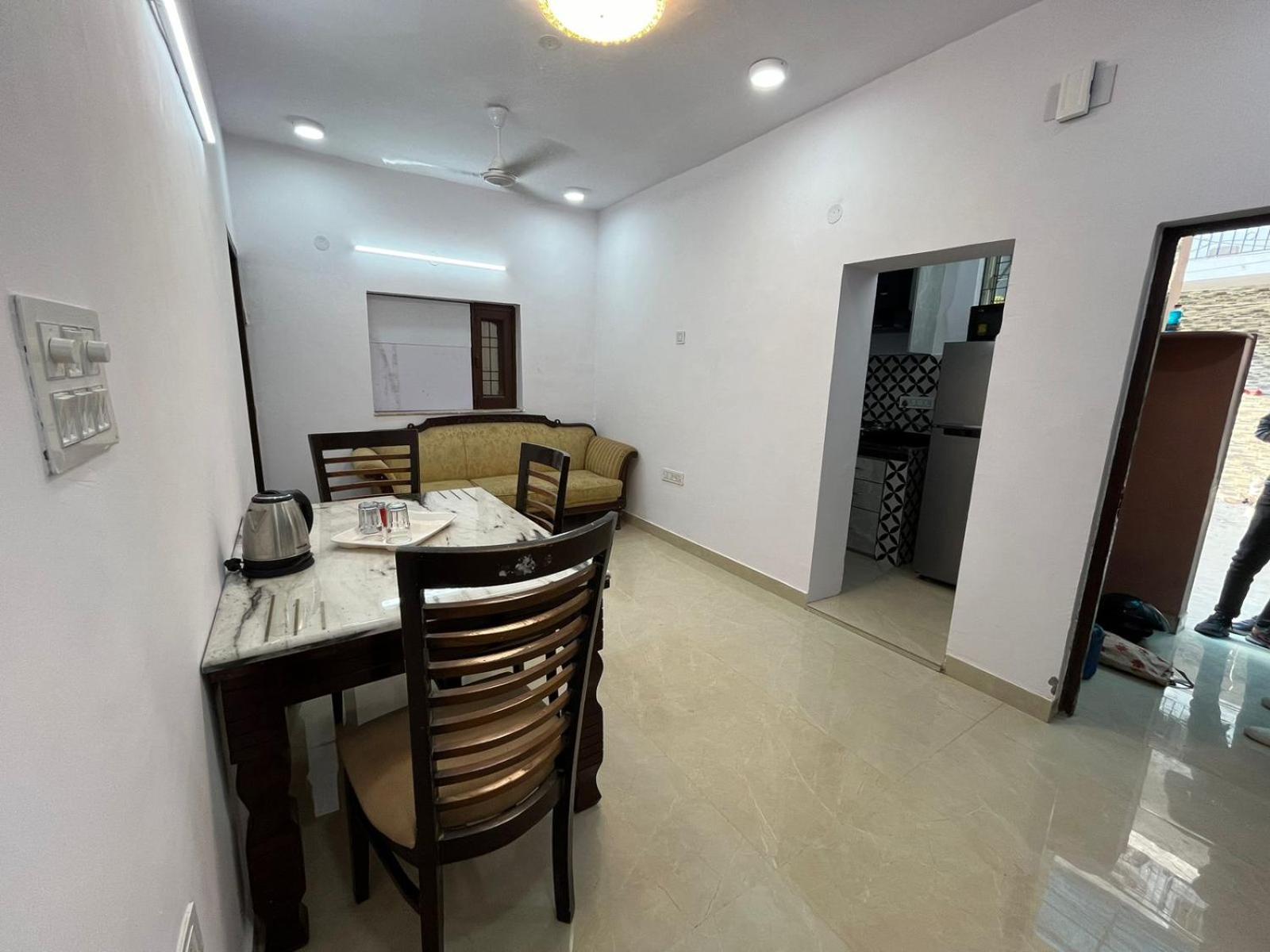 Fortune Service 1bhk,l-73a Saket * New Delhi