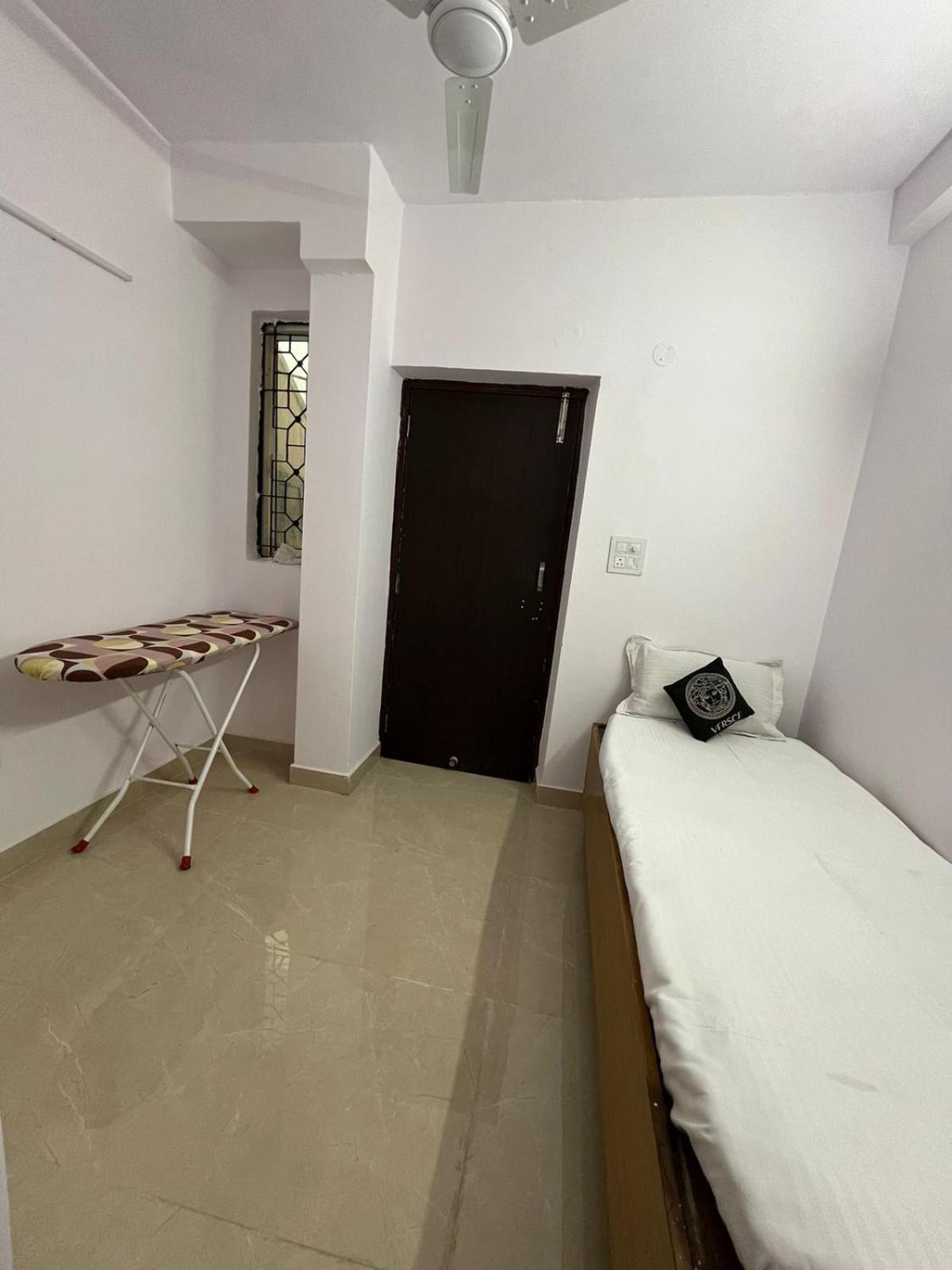 Fortune Service 1bhk,l-73a Saket