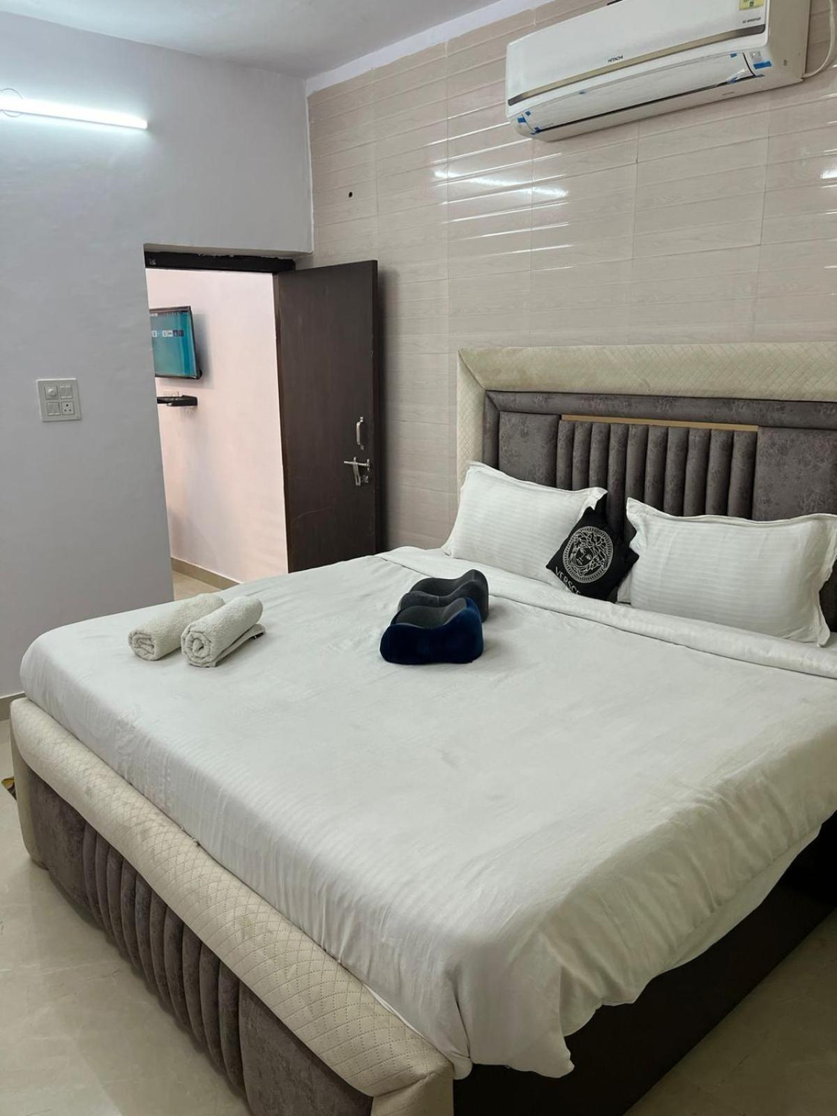 Fortune Service 1bhk,l-73a Saket Apartment