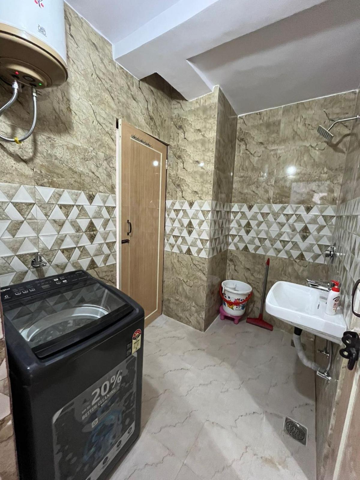 Fortune Service 1bhk,l-73a Saket Apartment *