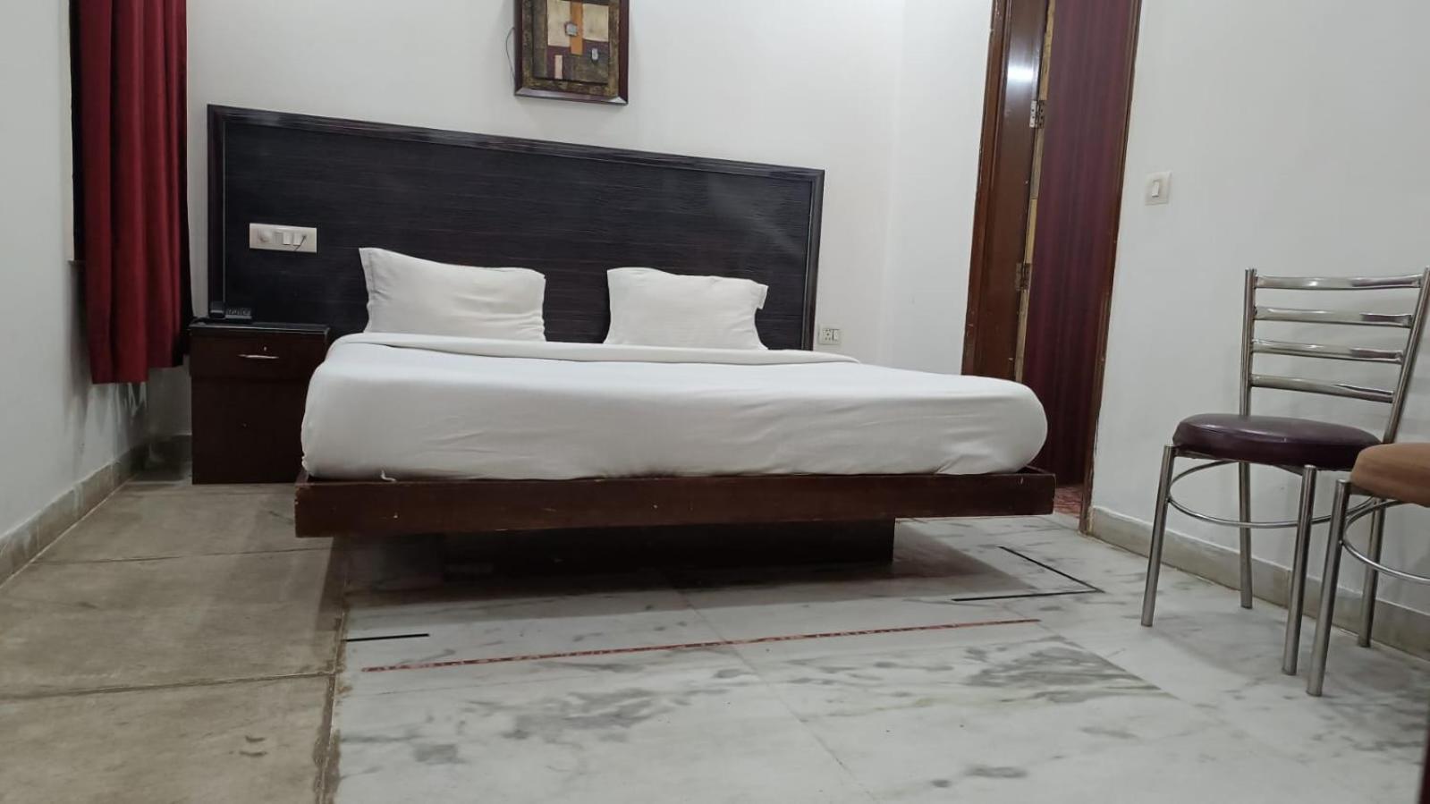 Hotel East Inn - Patel Nagar 3*