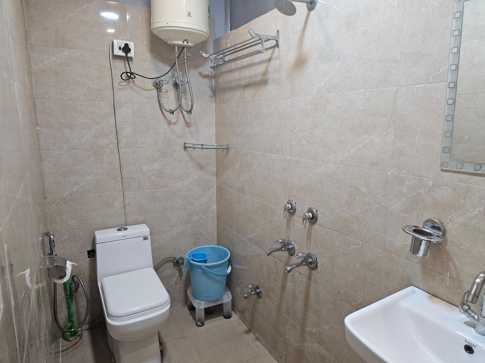 Sky Bloom Luxury * New Delhi