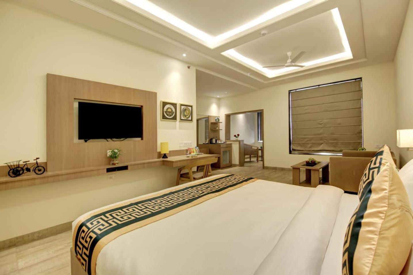 Grand Marina Near Igi Airport Delhi Hotel 4*
