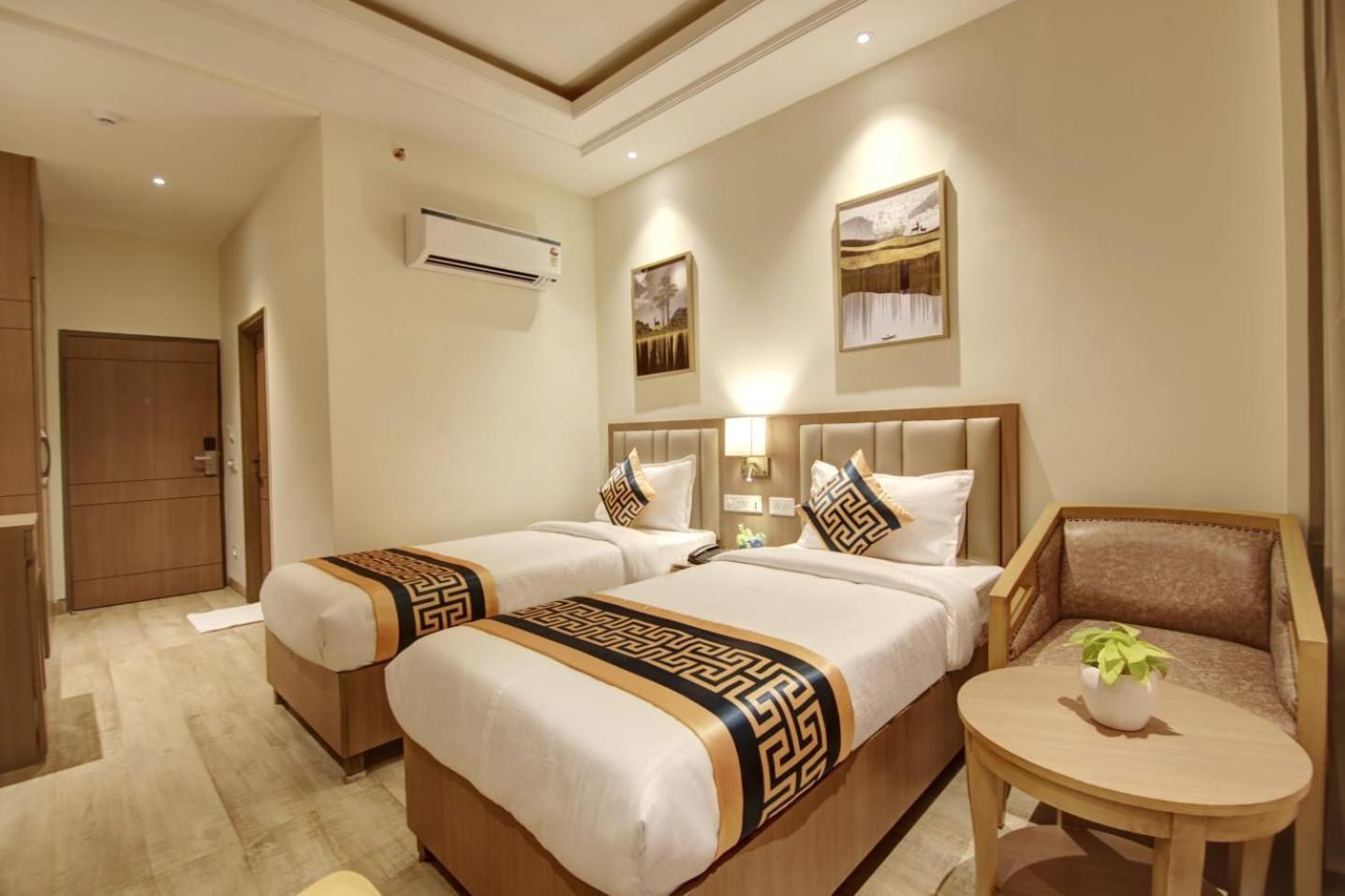 Grand Marina Near Igi Airport Delhi Hotel 4*