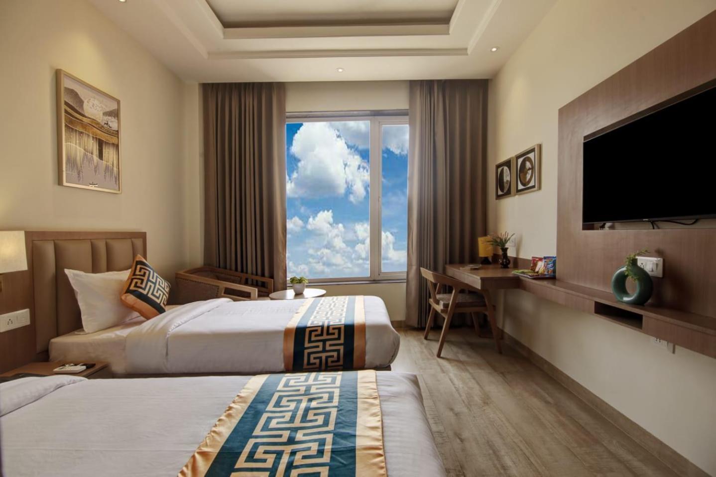 Hotel Grand Marina Near Igi Airport Delhi 4*