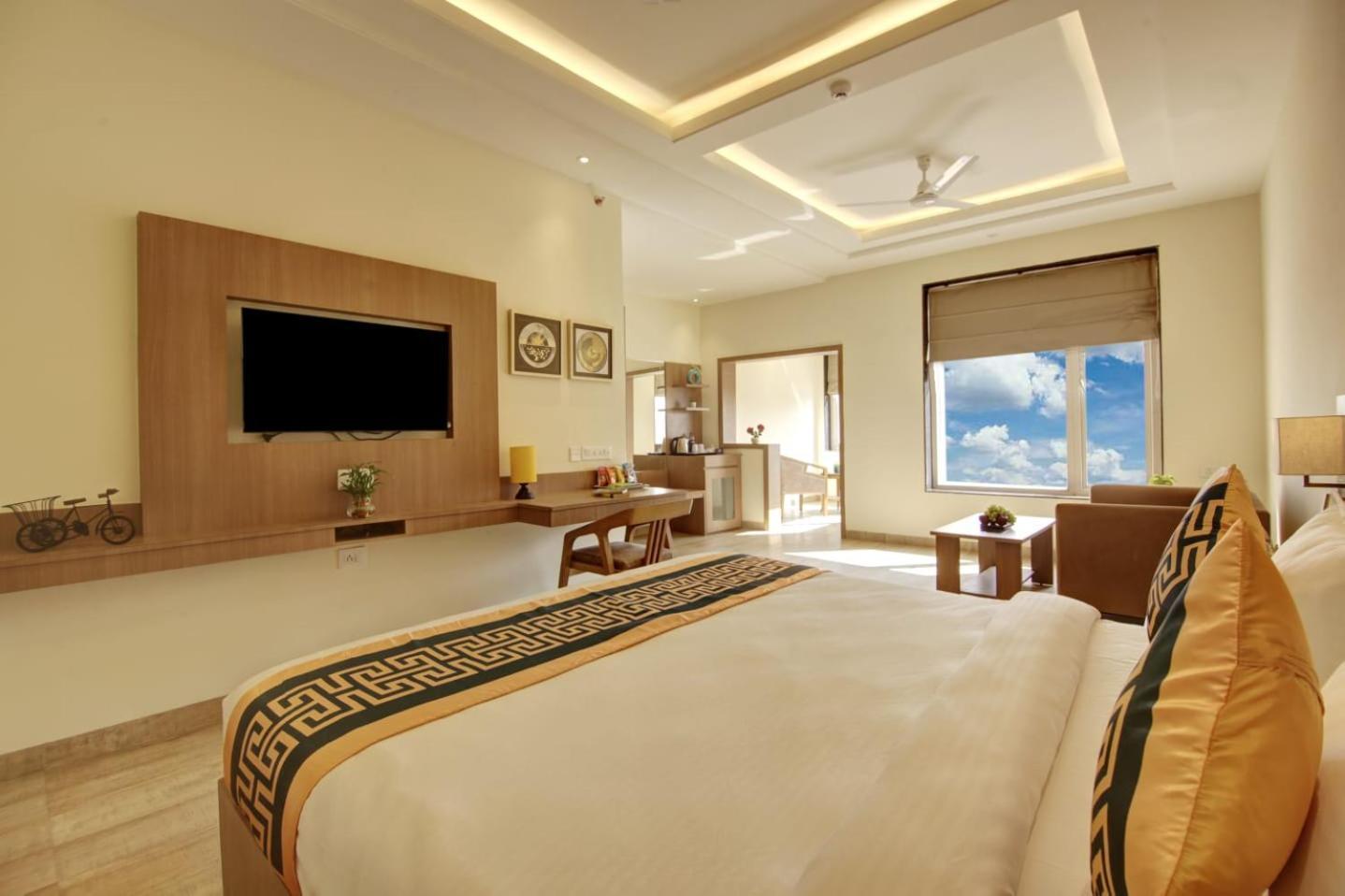 Grand Marina Near Igi Airport Delhi 4*