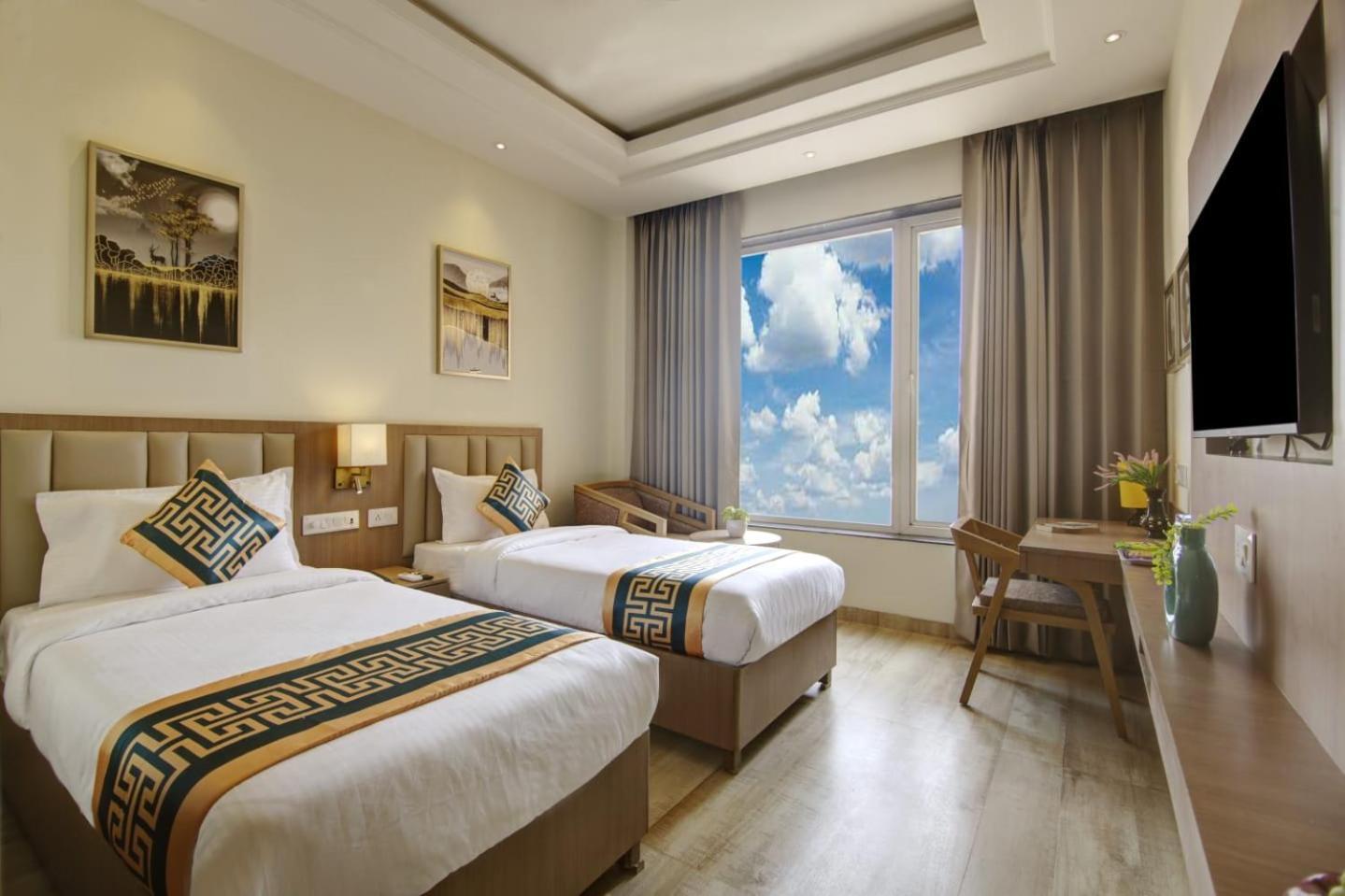 Grand Marina Near Igi Airport Delhi 4*