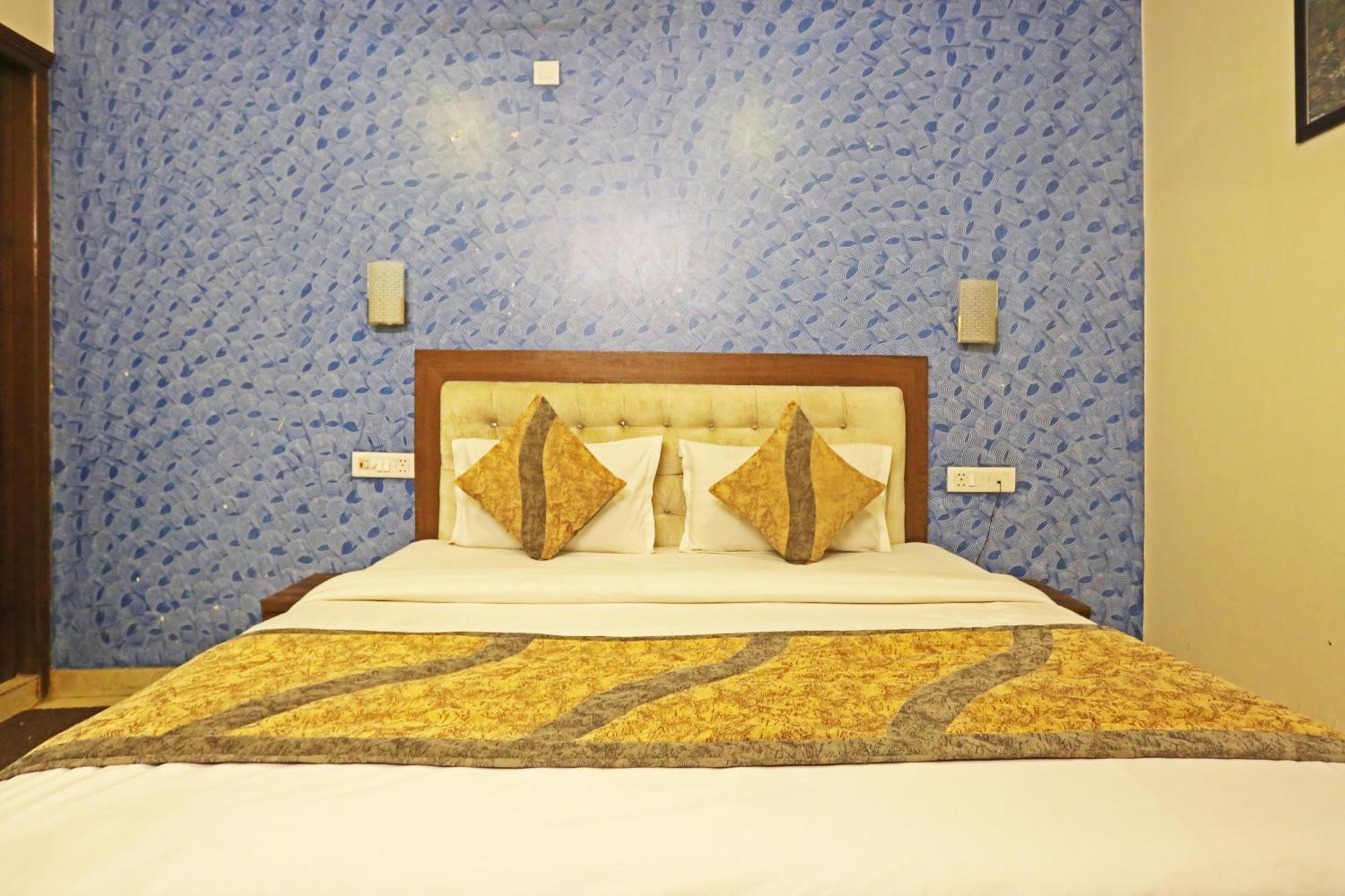 Airport Hotel Redstone Hotel