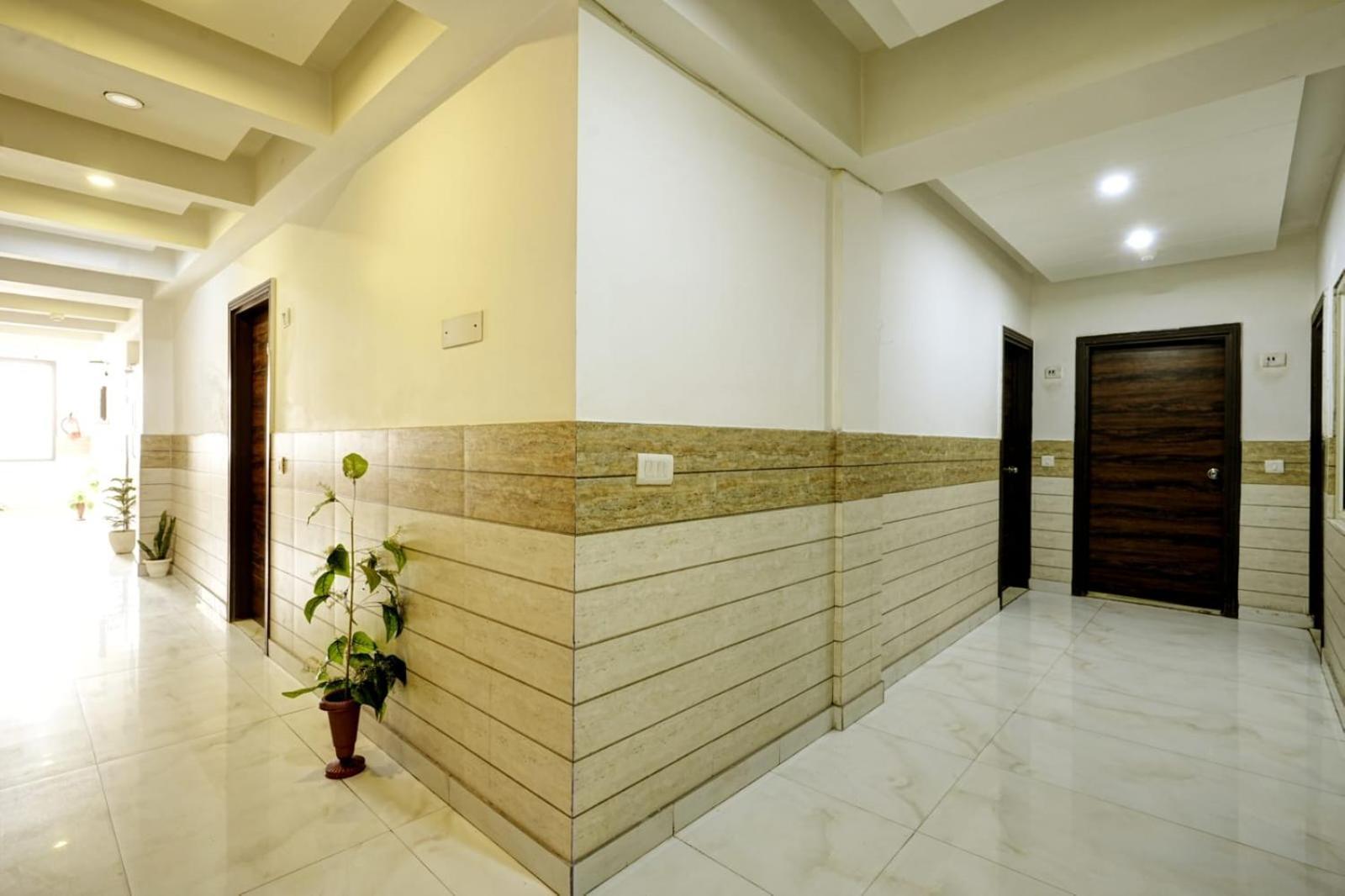 King Plaza Near Igi Airport 3* New Delhi