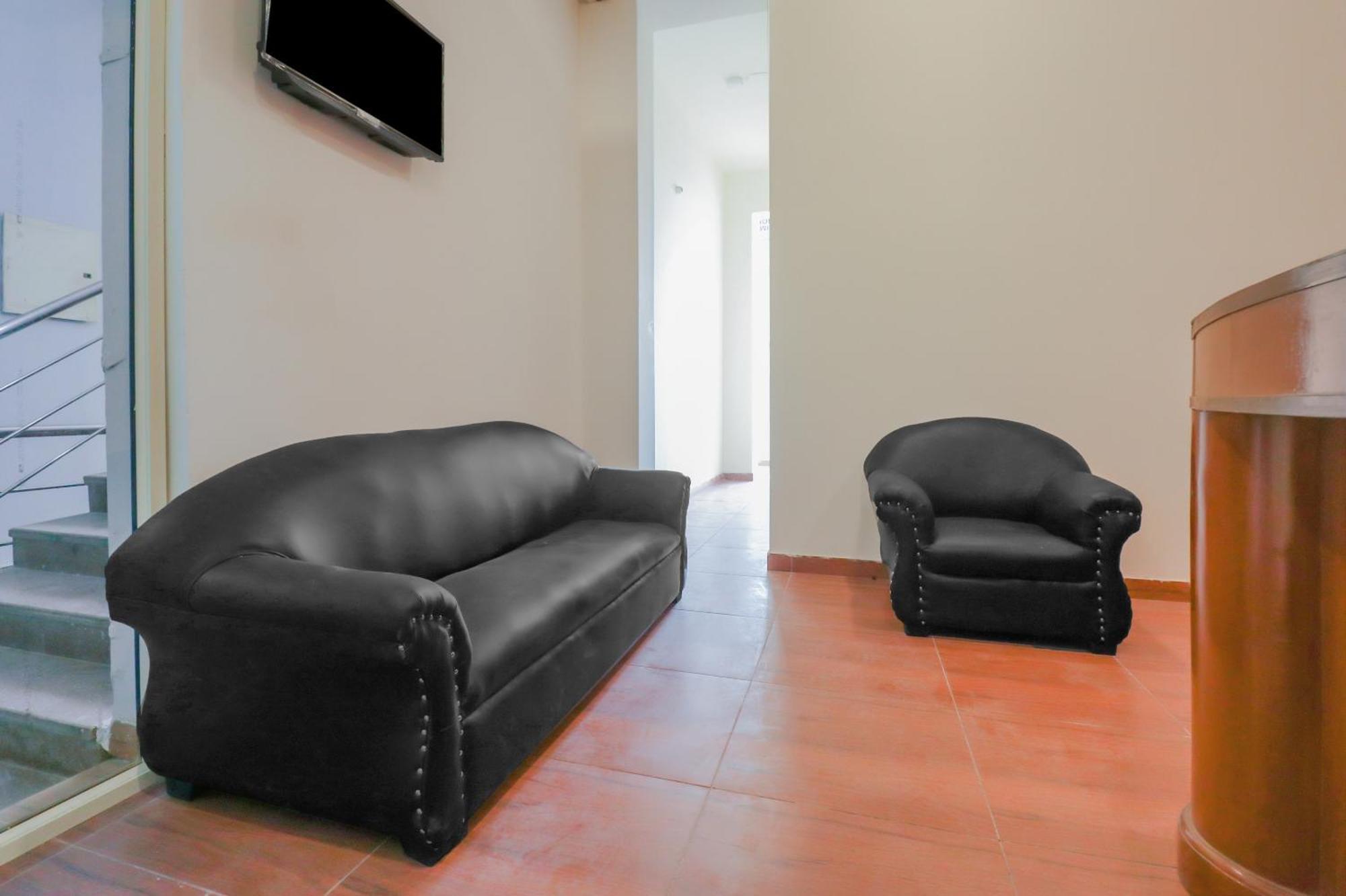 O Red Crown Hotel 3*