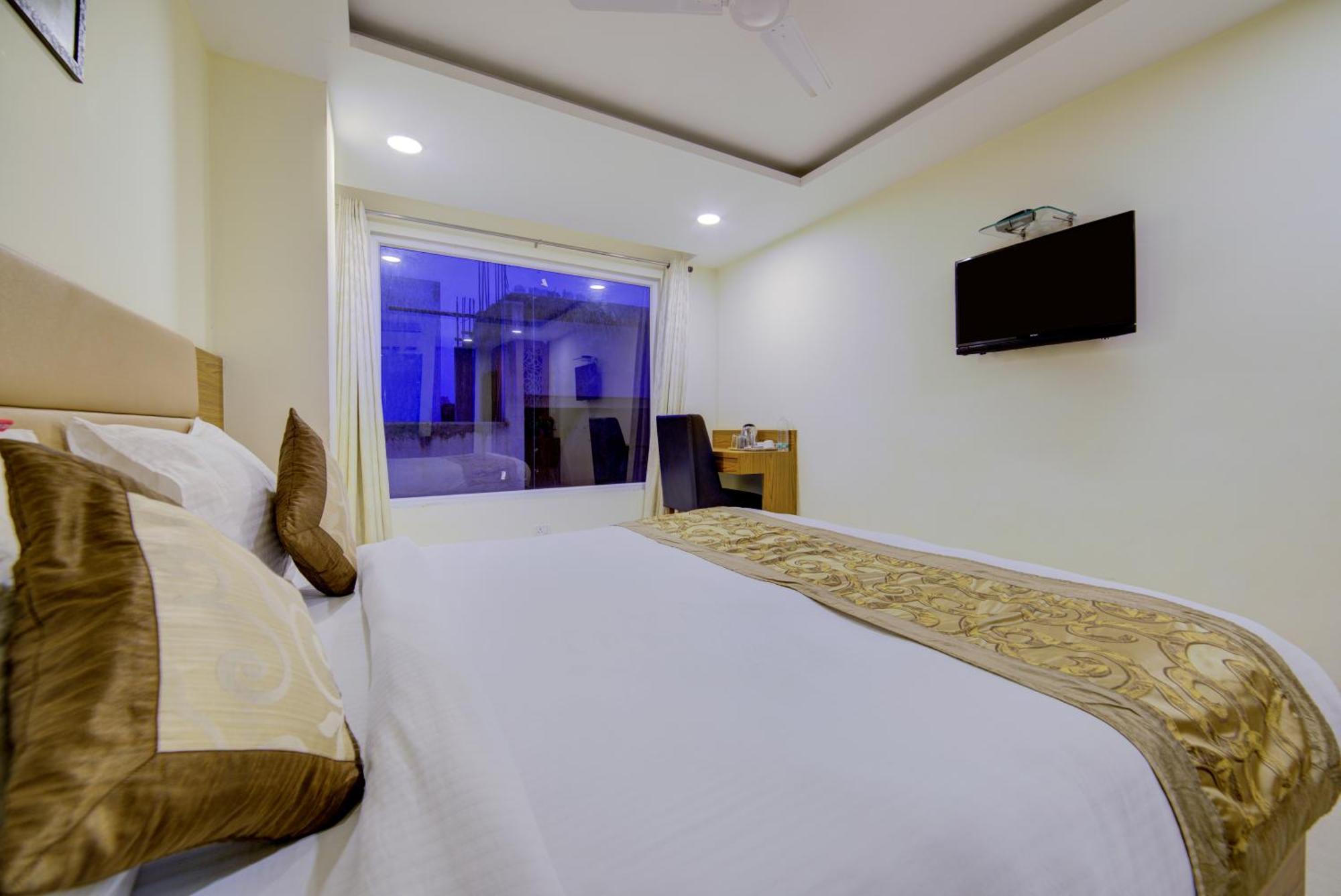 Grand By D'capitol Near Delhi Airport Hotel 4*