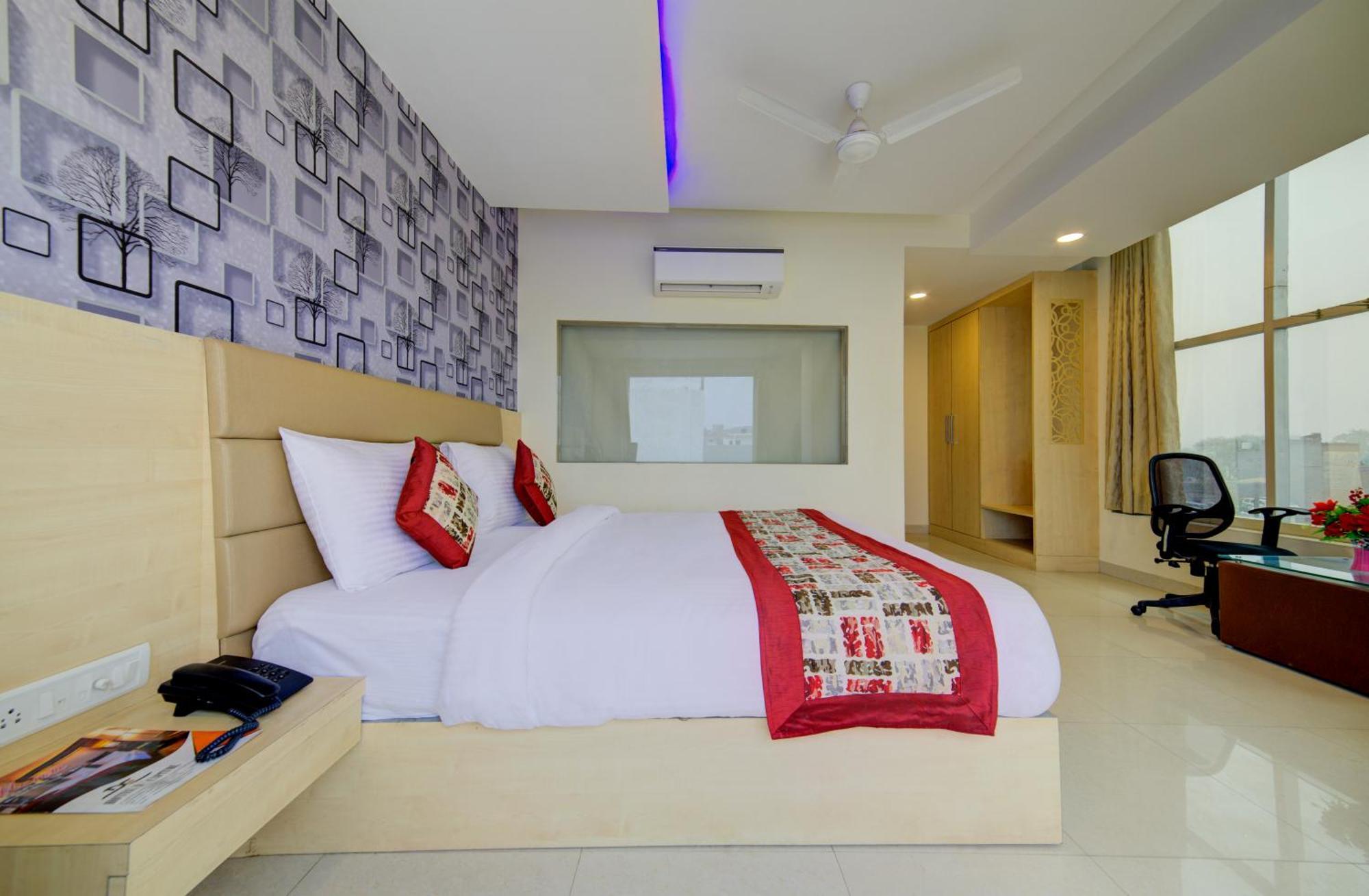 Grand By D'capitol Near Delhi Airport Hotel 4*