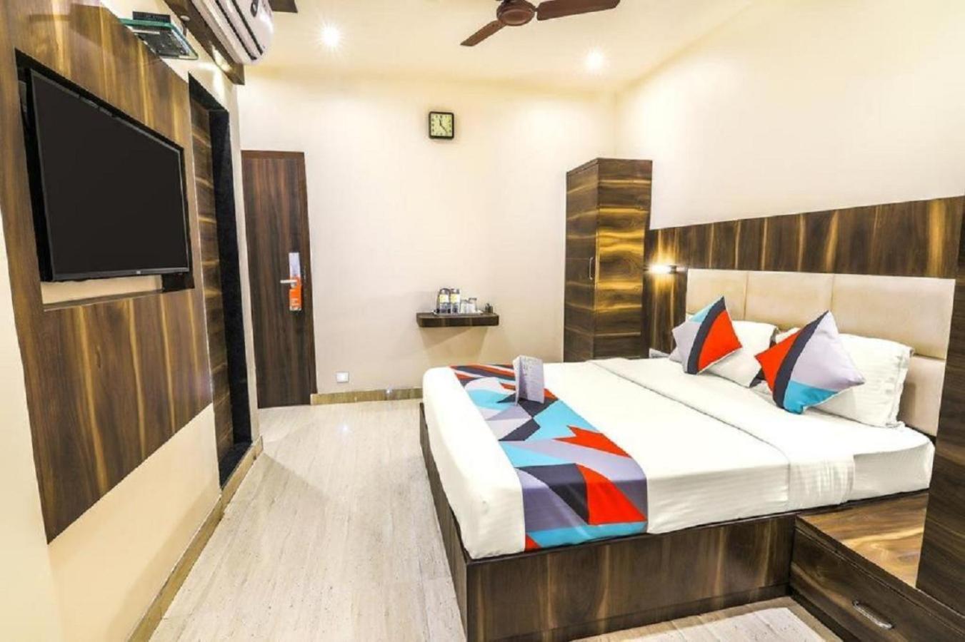 Airport Square Plaza Hotel