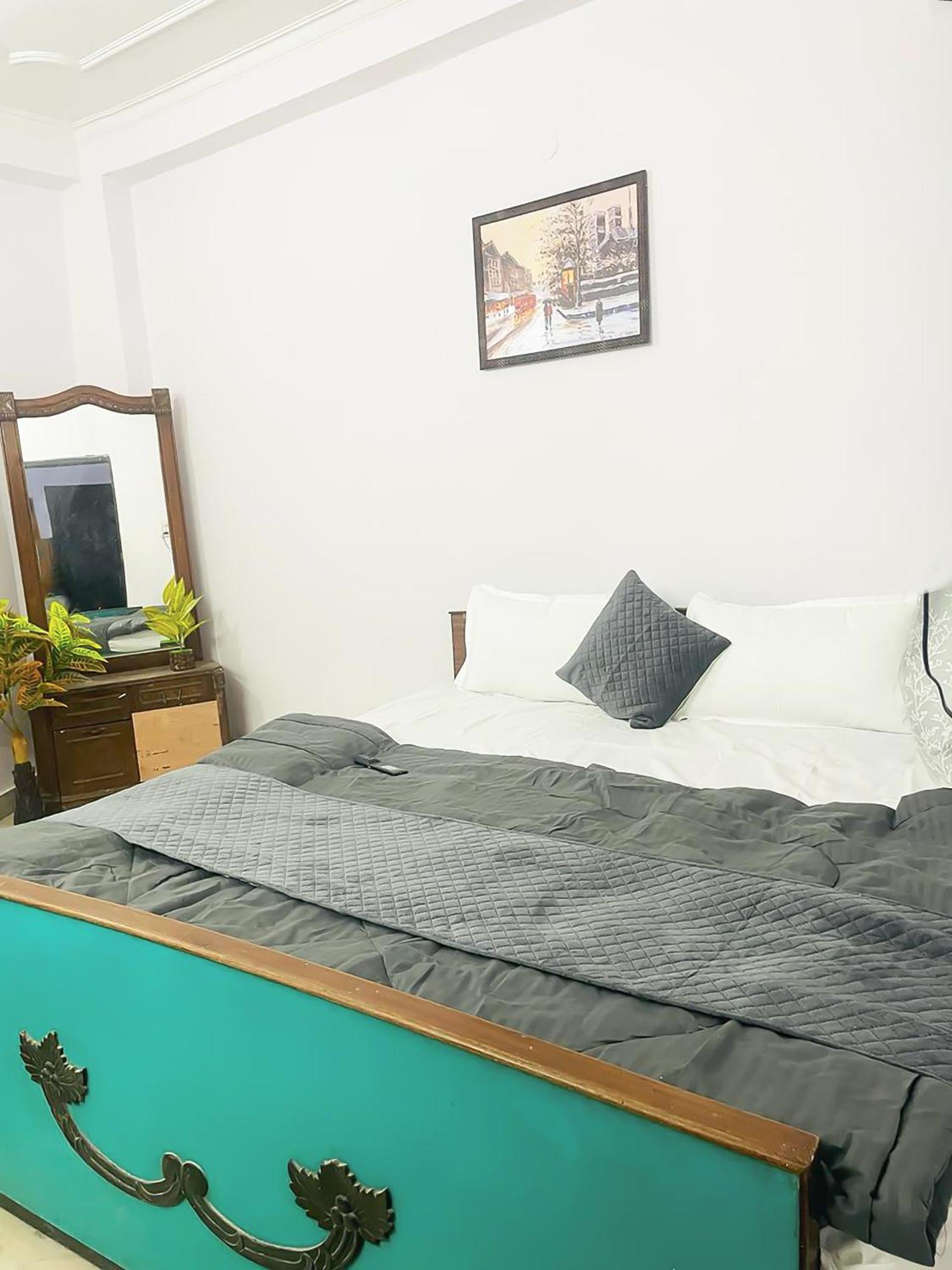 Aura-malviya Nagar Hotel 3*