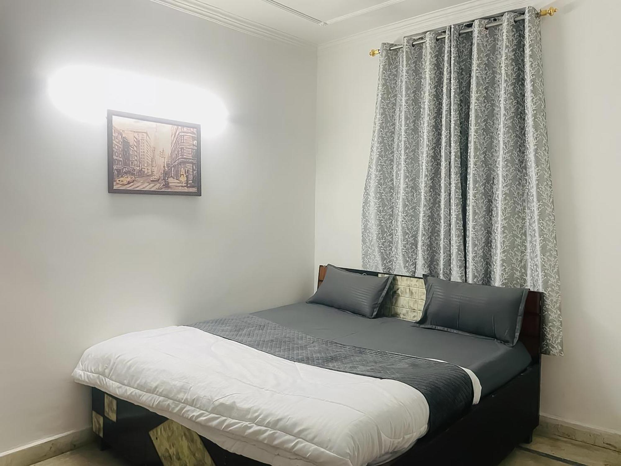 Aura-malviya Nagar Hotel 3*