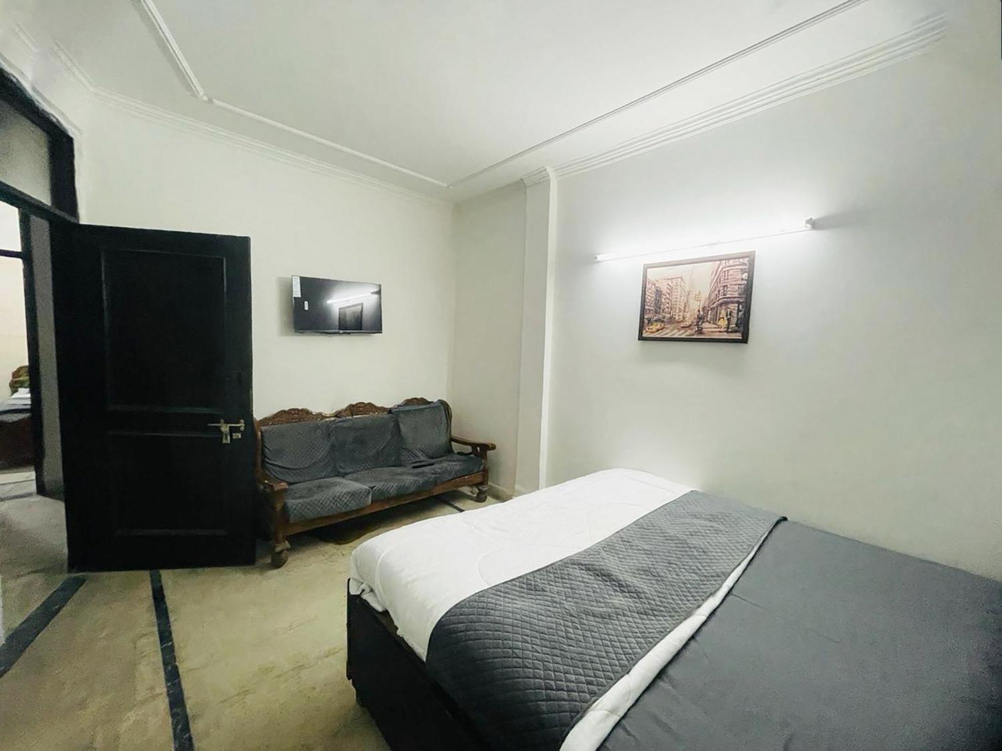 Hotel Aura-malviya Nagar New Delhi