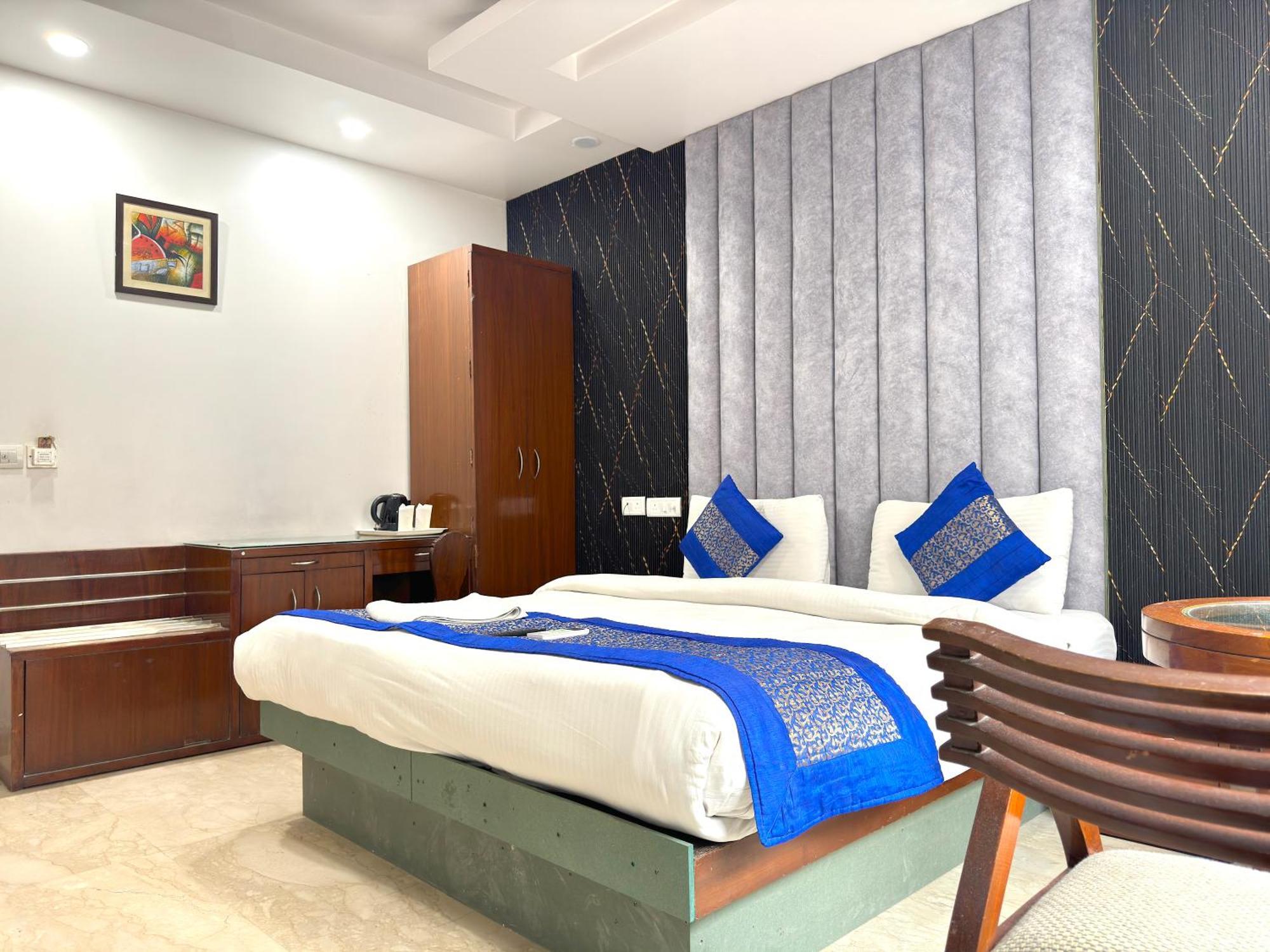 Hotel The Daanish Residency - Karol Bagh
