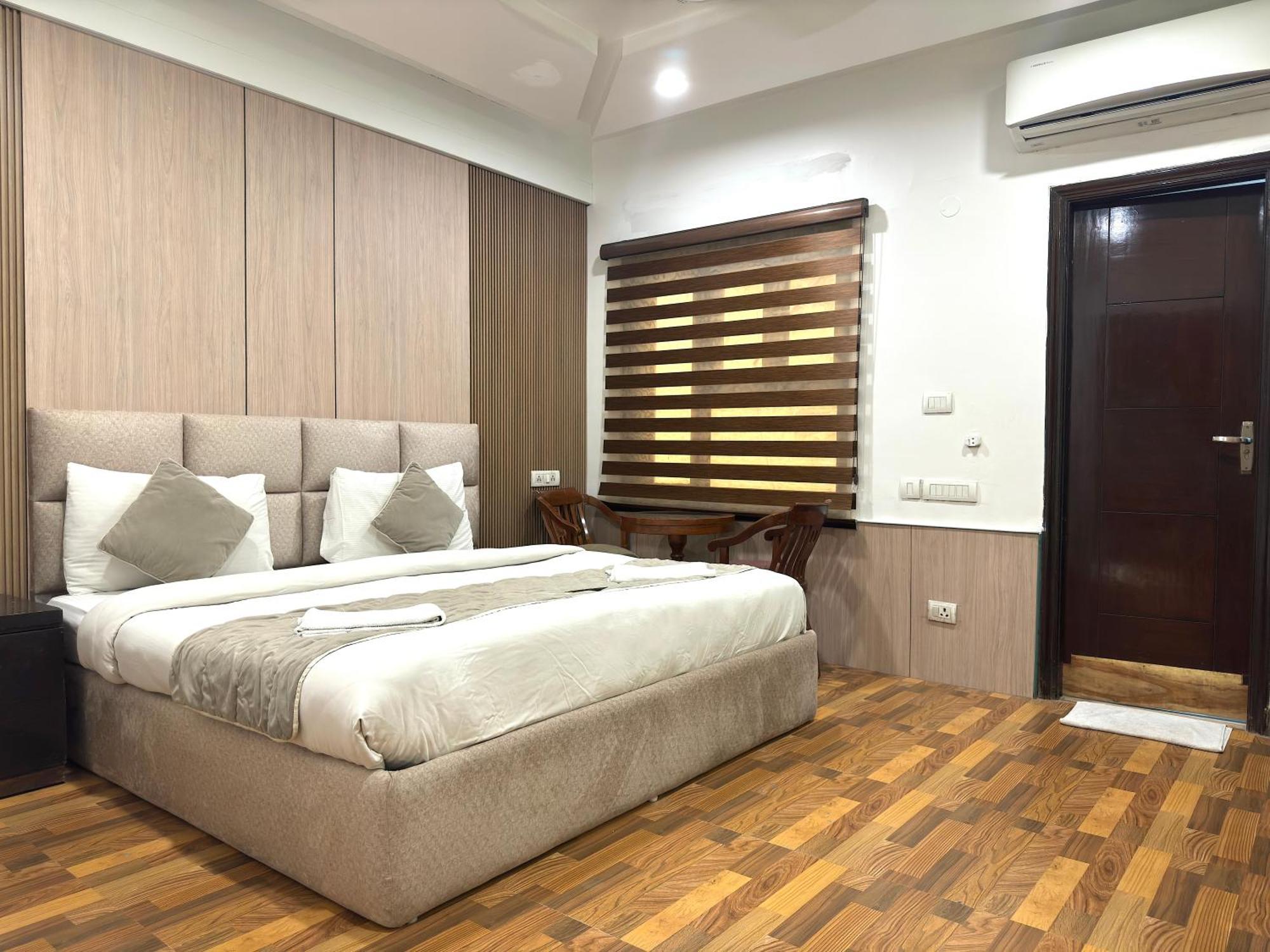 Hotel The Daanish Residency - Karol Bagh 3*