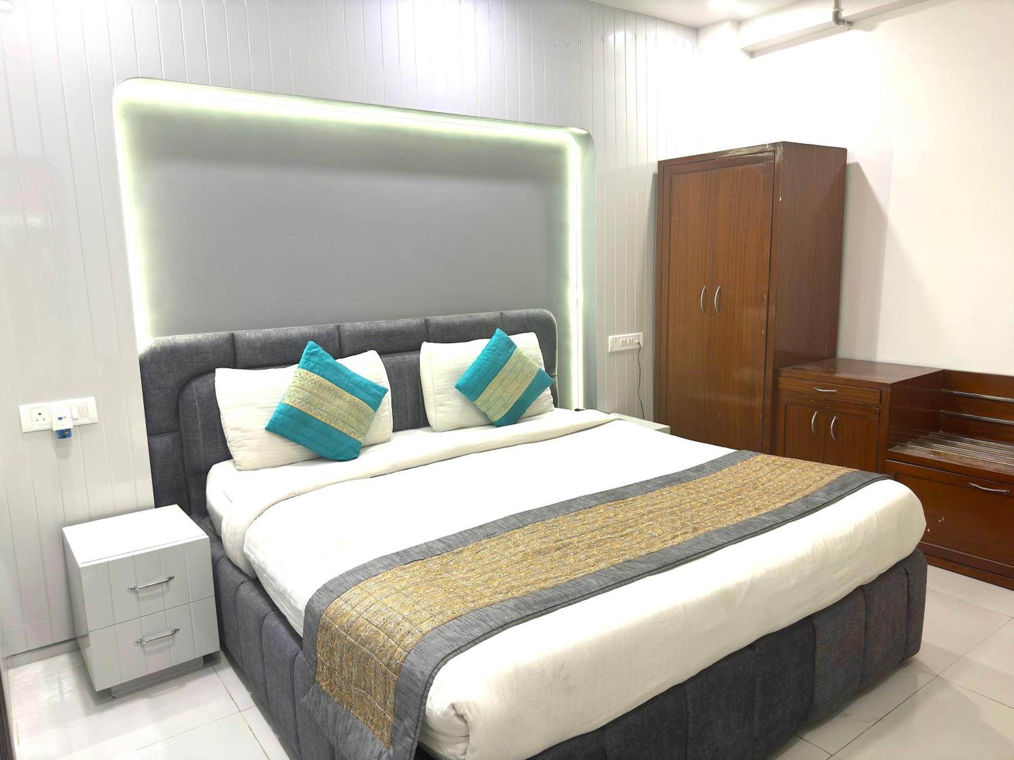 Hotel The Daanish Residency - Karol Bagh New Delhi